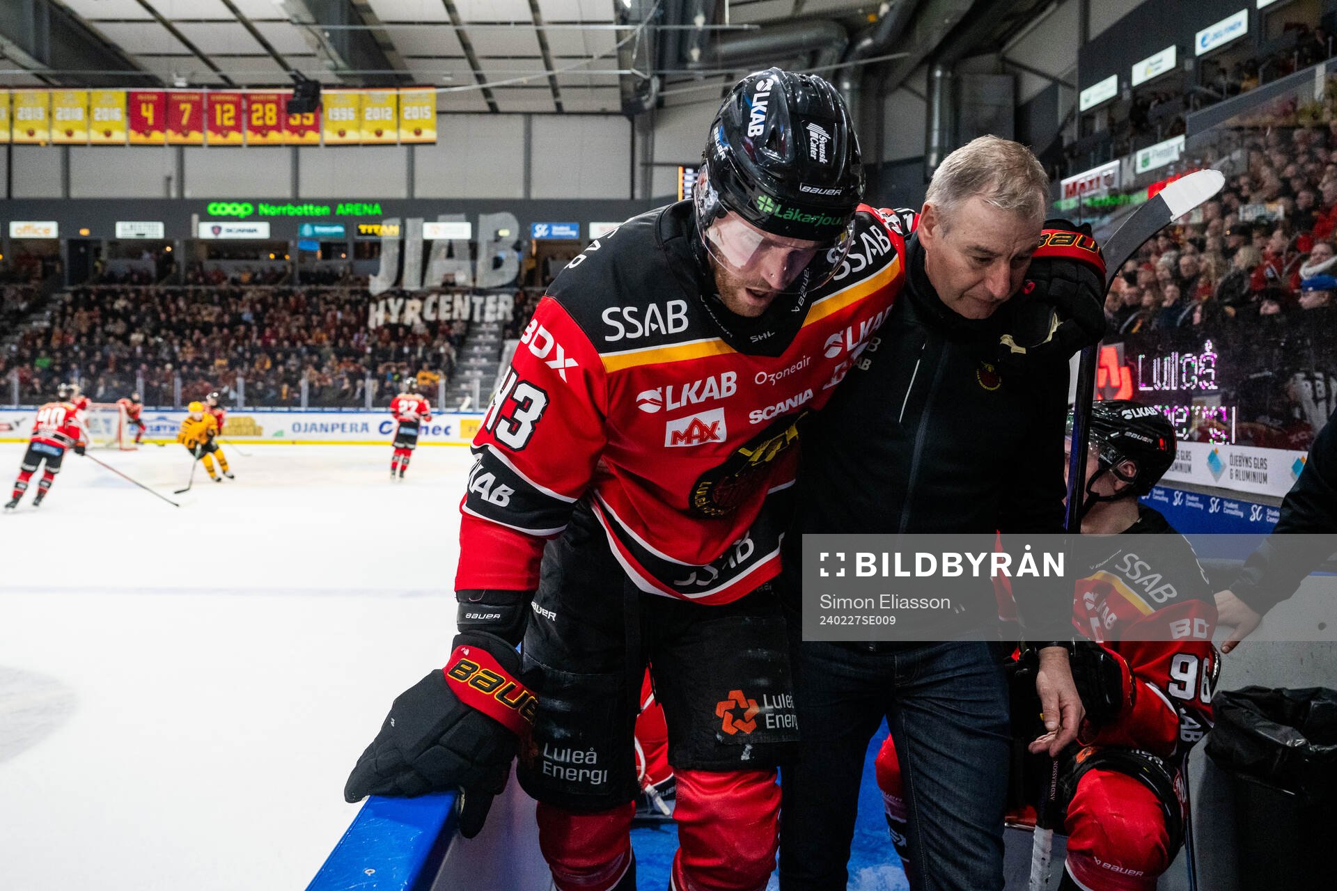Luleås Oscar Eklind får hjälp