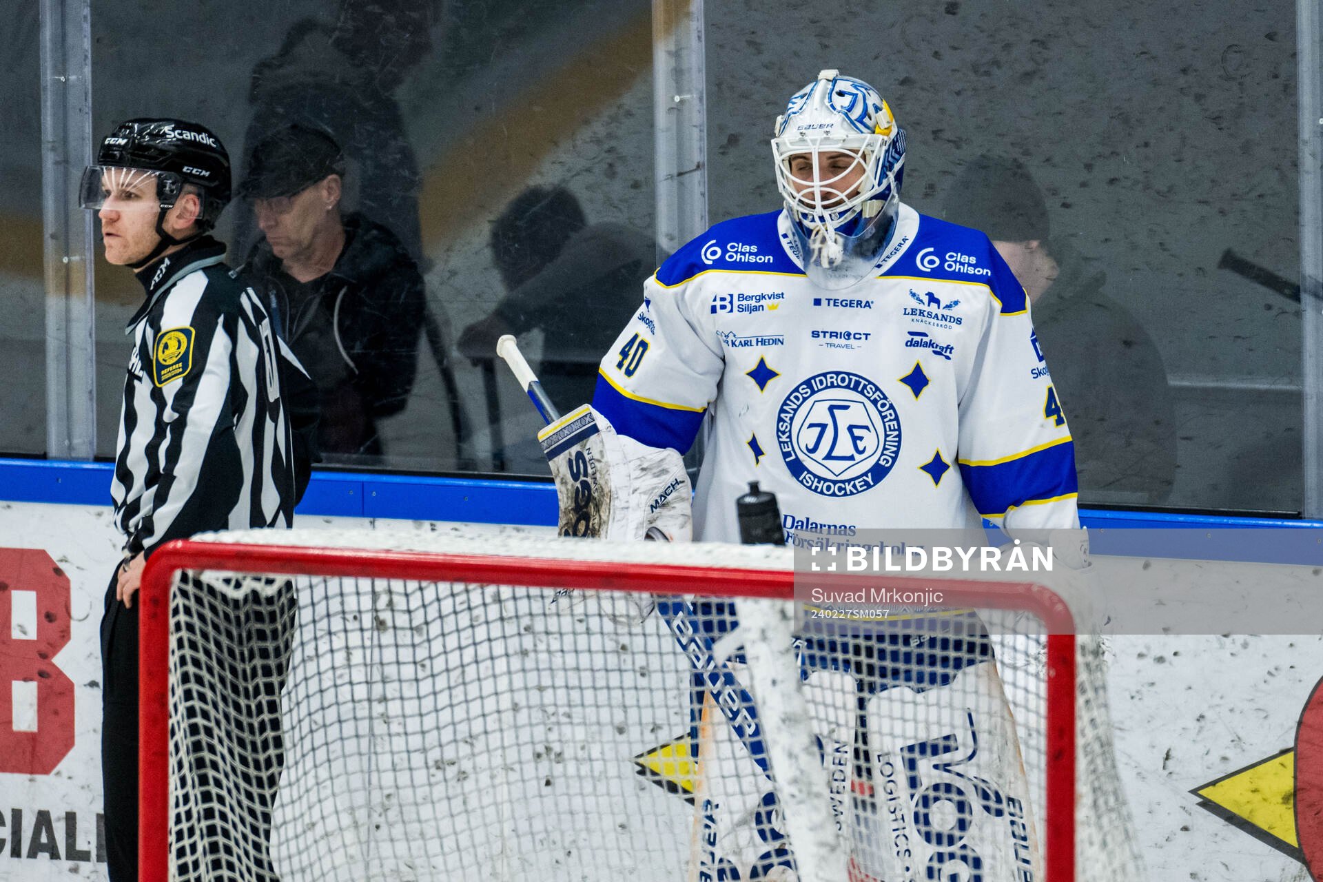 Leksands målvakt Mantas Armalis lämnar planen
