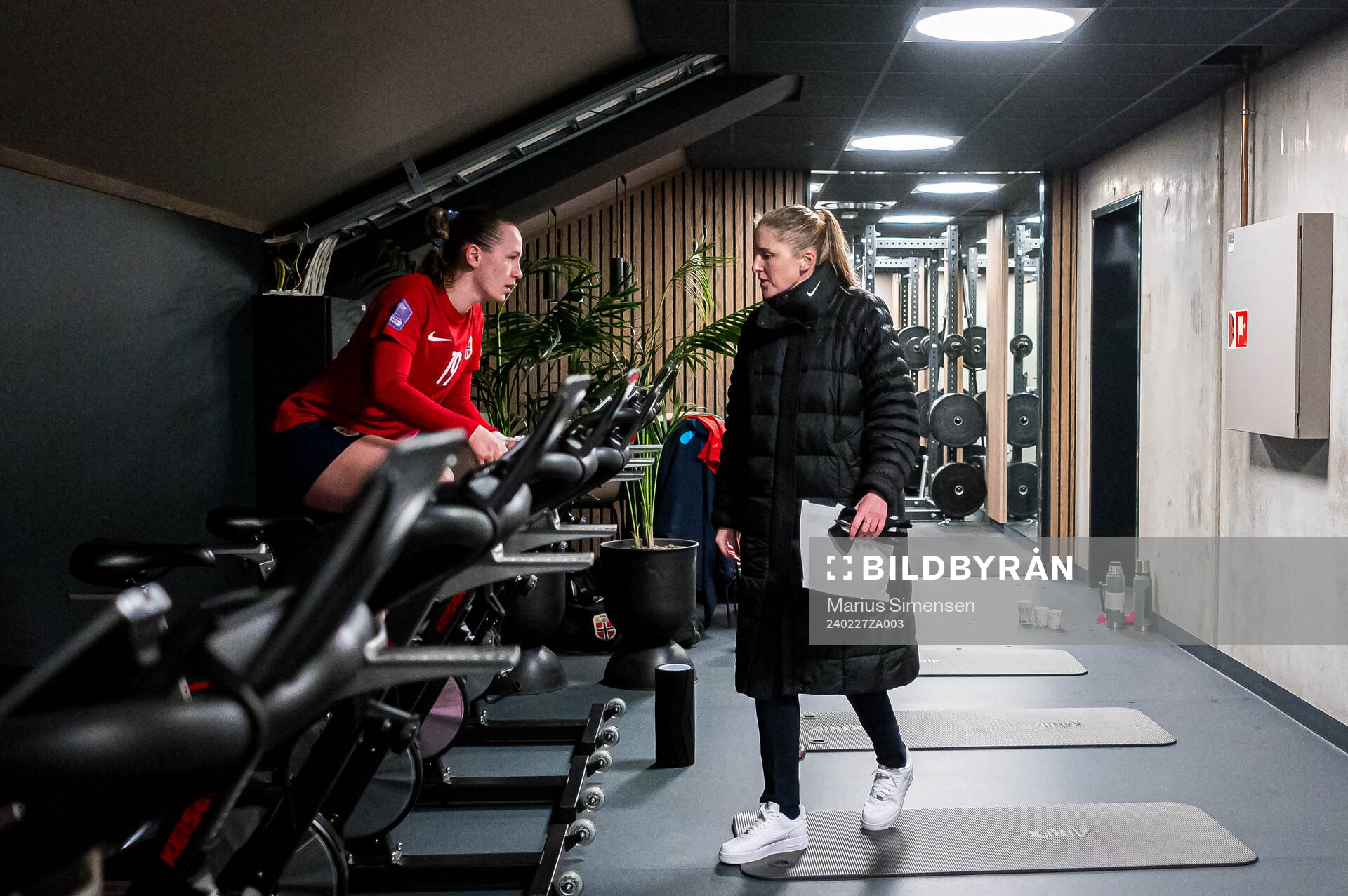 Elisabeth Terland and Gemma Grainger, head coach of Norway