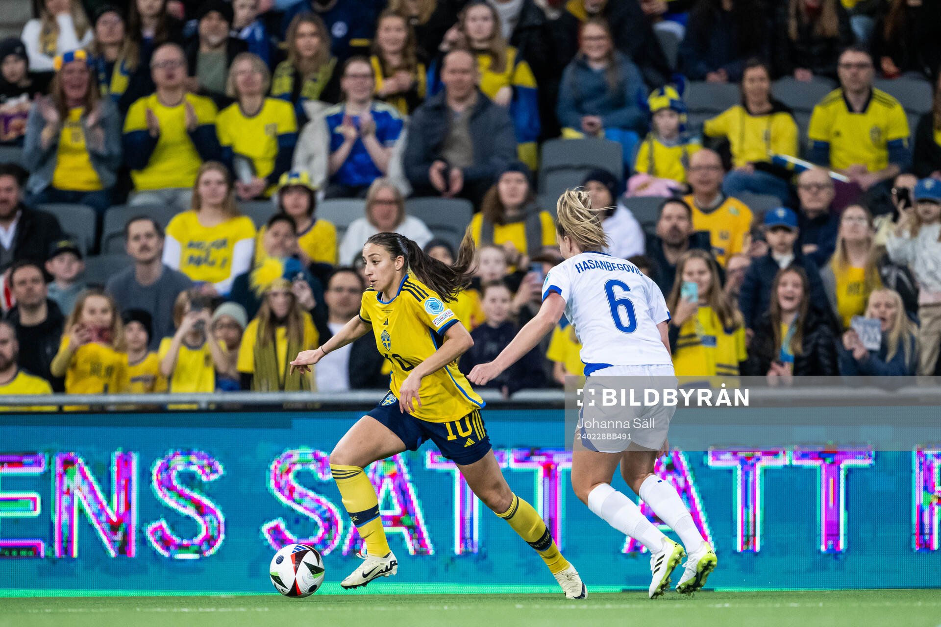 Rusul Rosa Kafaji of Sweden and Melisa Hasanbegovic of