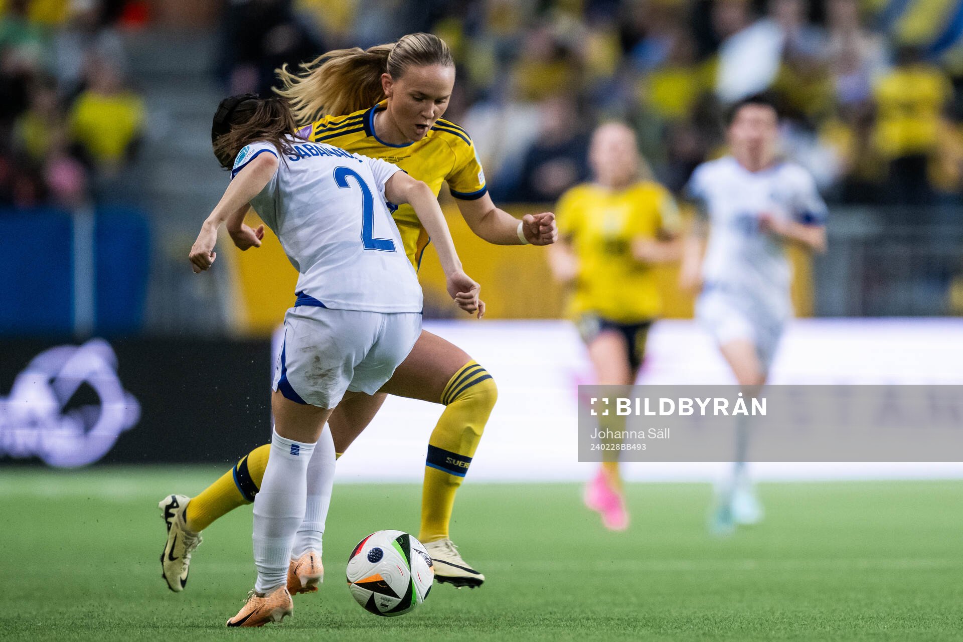 Ena Sabanagic of Bosnia and Herzegovina and Matilda Vinberg