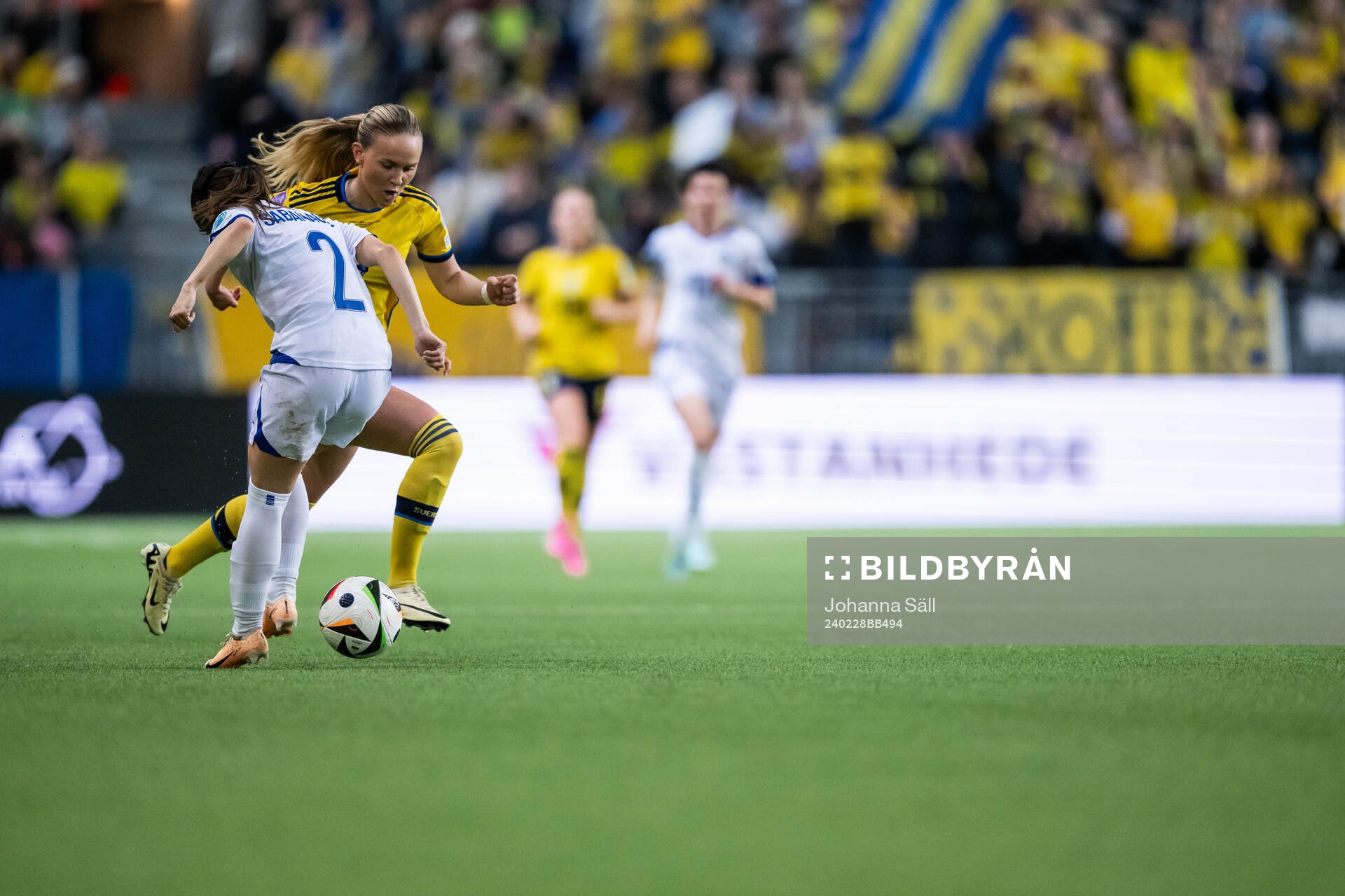 Ena Sabanagic of Bosnia and Herzegovina and Matilda Vinberg