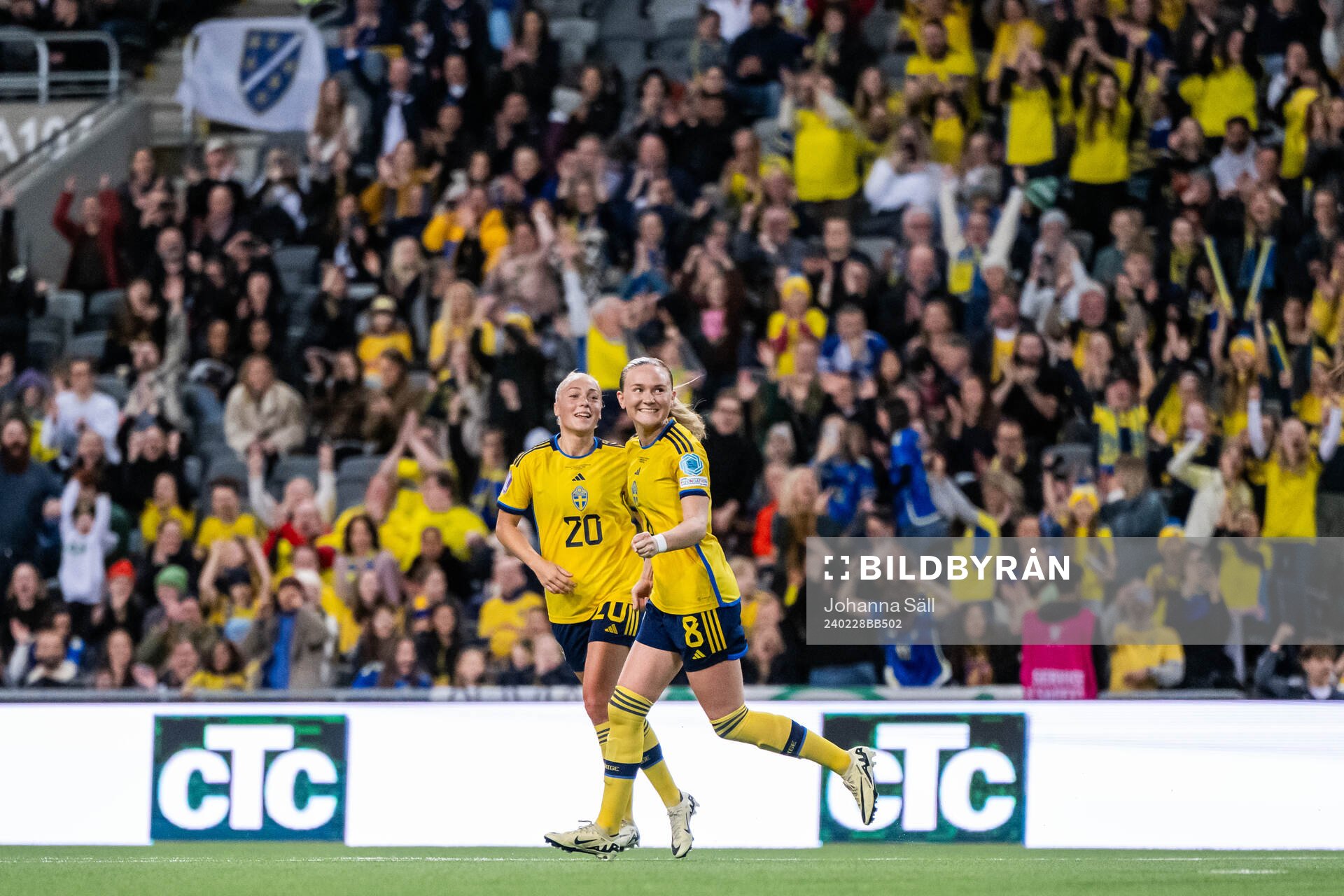 Hanna Bennison celebrates with Matilda Vinberg of Sweden