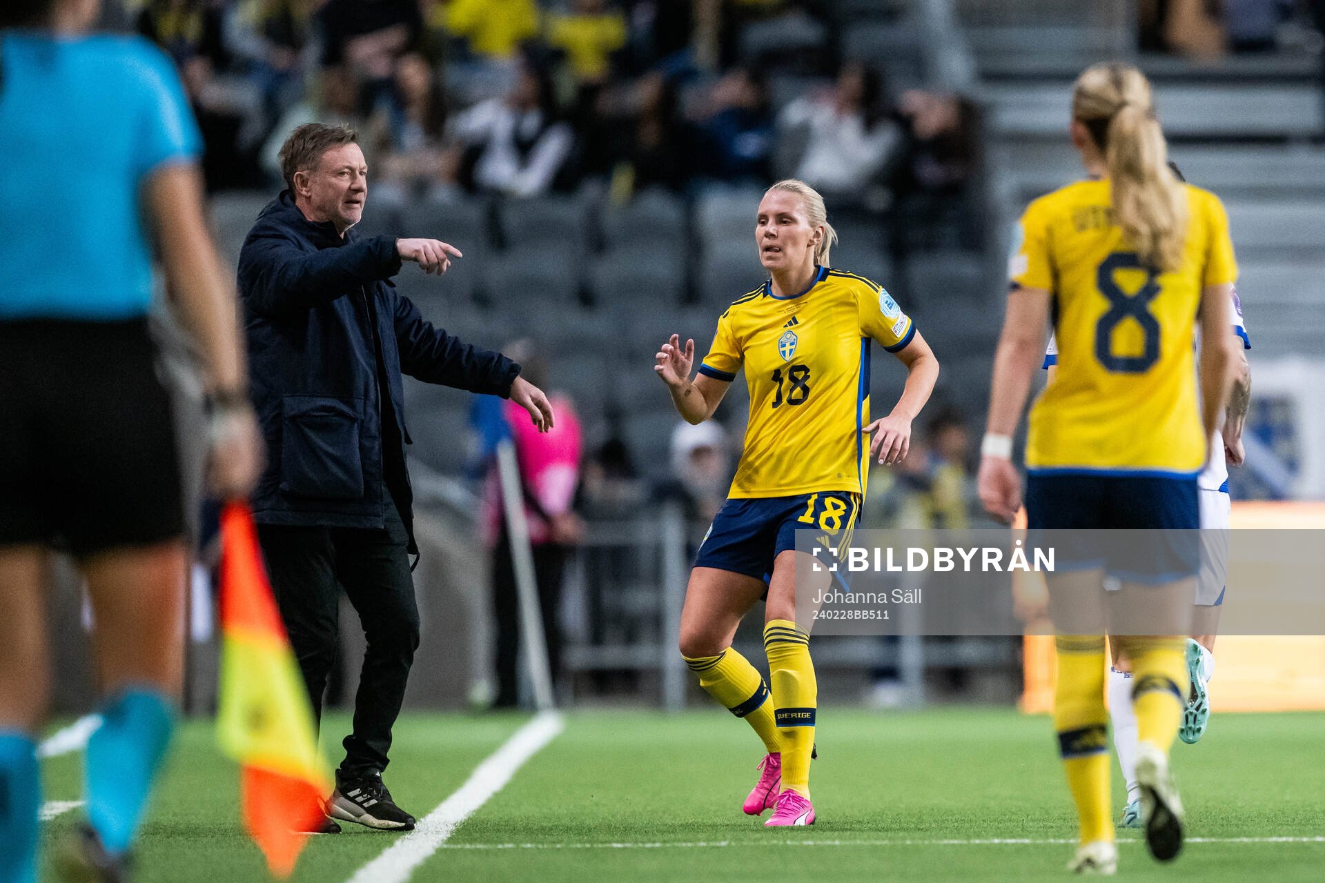 Head coach Peter Gerhardsson and Josefine Rybrink of Sweden