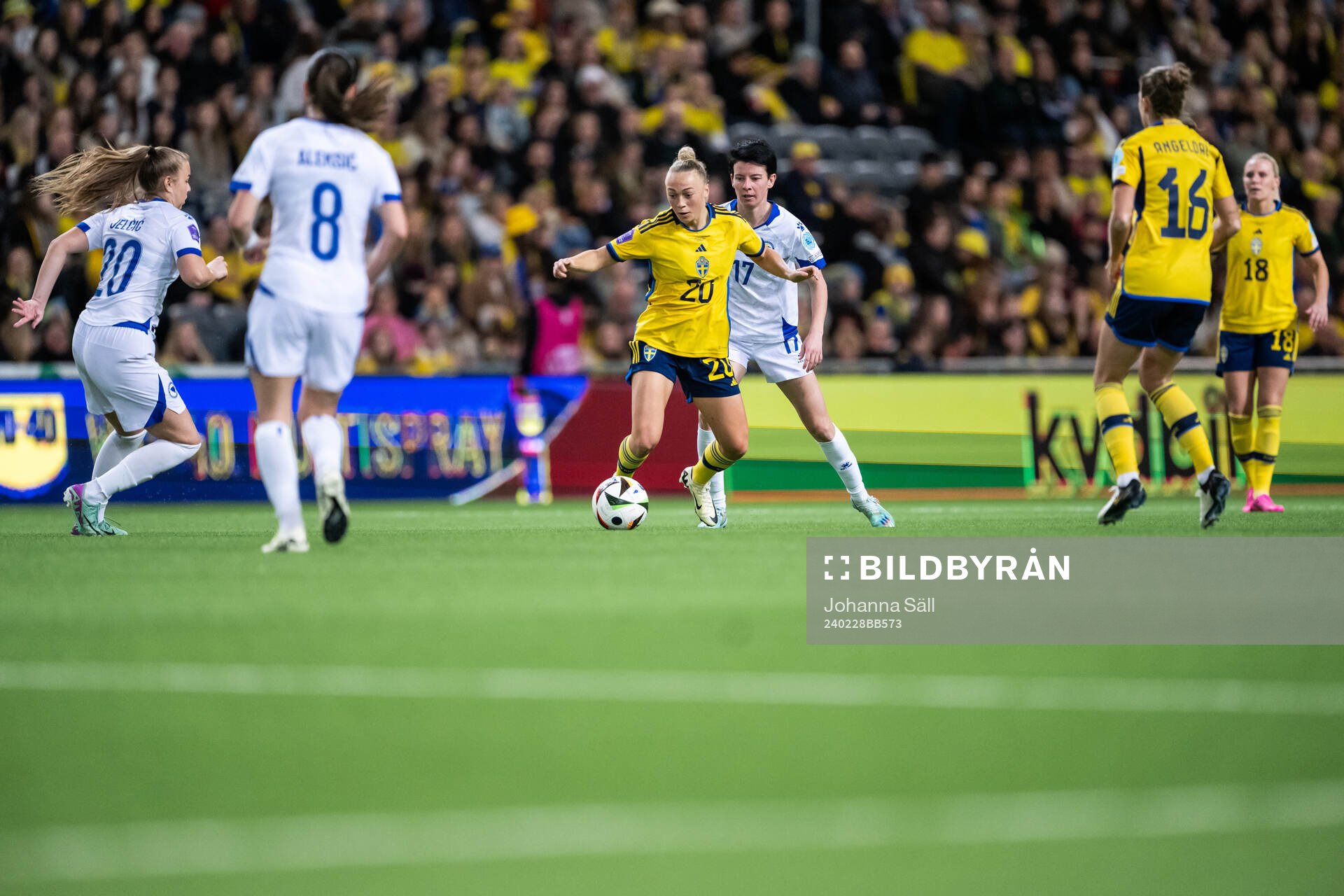 Hanna Bennison of Sweden and Amela Krso of Bosnia and