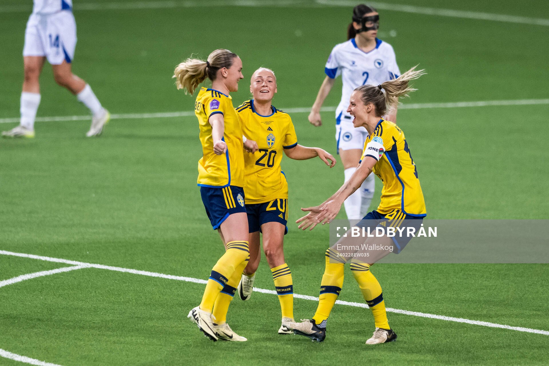 Matilda Vinberg of Sweden celebrates with Hanna Bennison