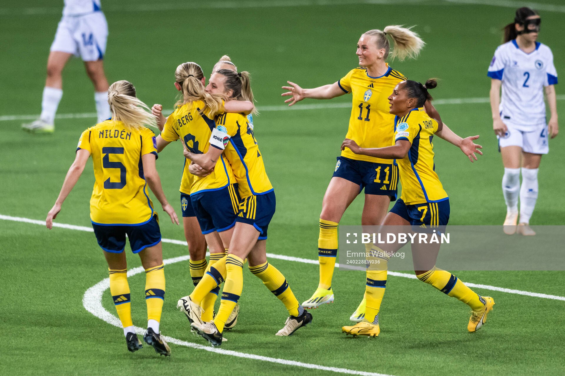 Matilda Vinberg of Sweden celebrates with Hanna Bennison,