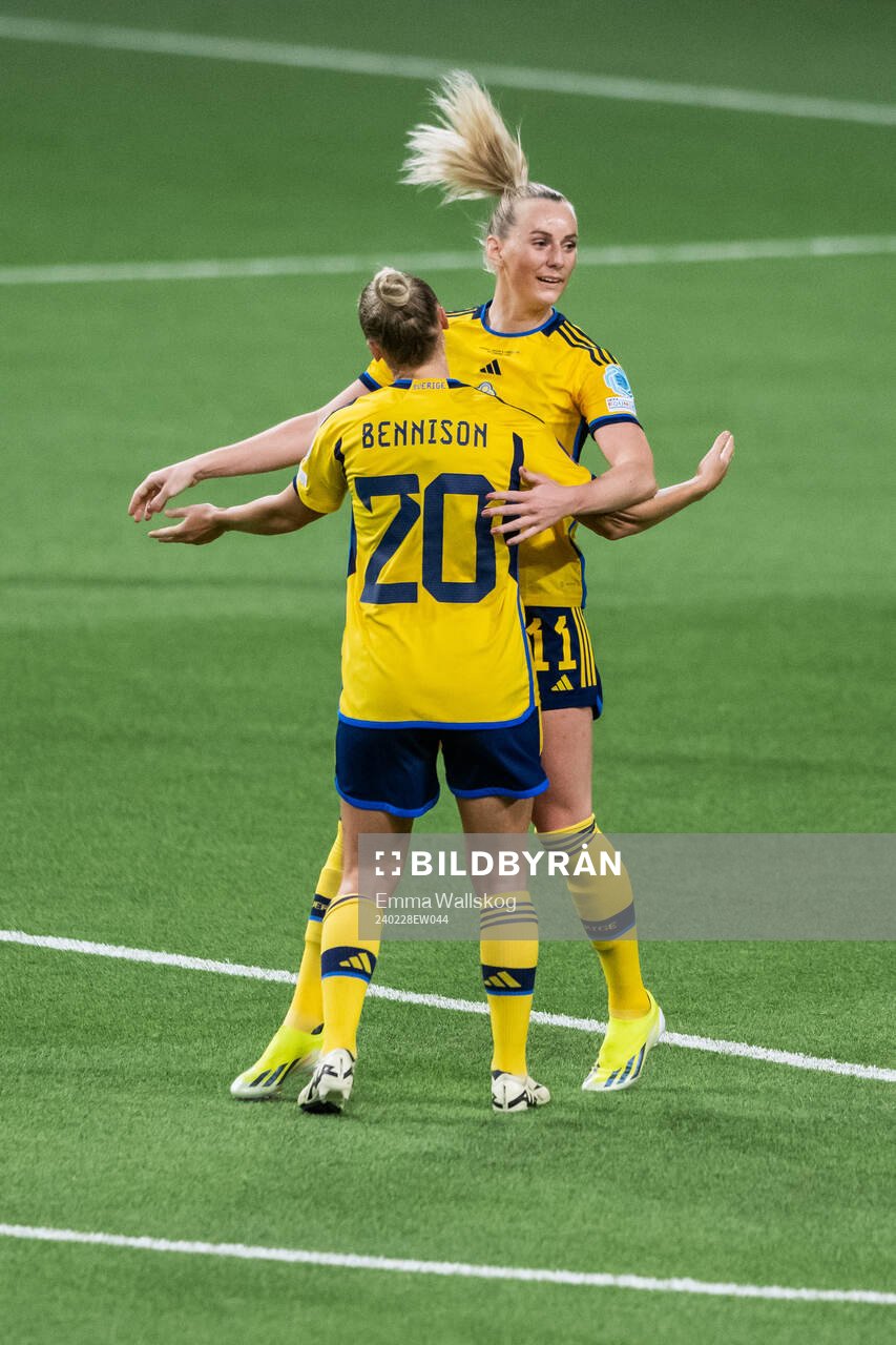 Hanna Bennison celebrates with Stina Blackstenius of Sweden