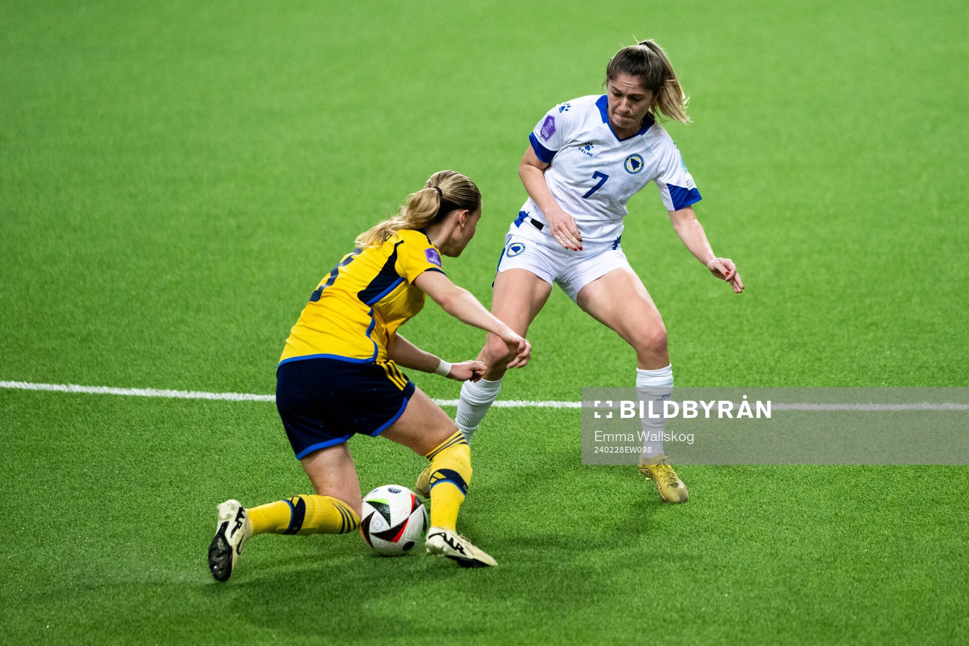 Matilda Vinberg of Sweden and Dajana Spasojevic of Bosnia