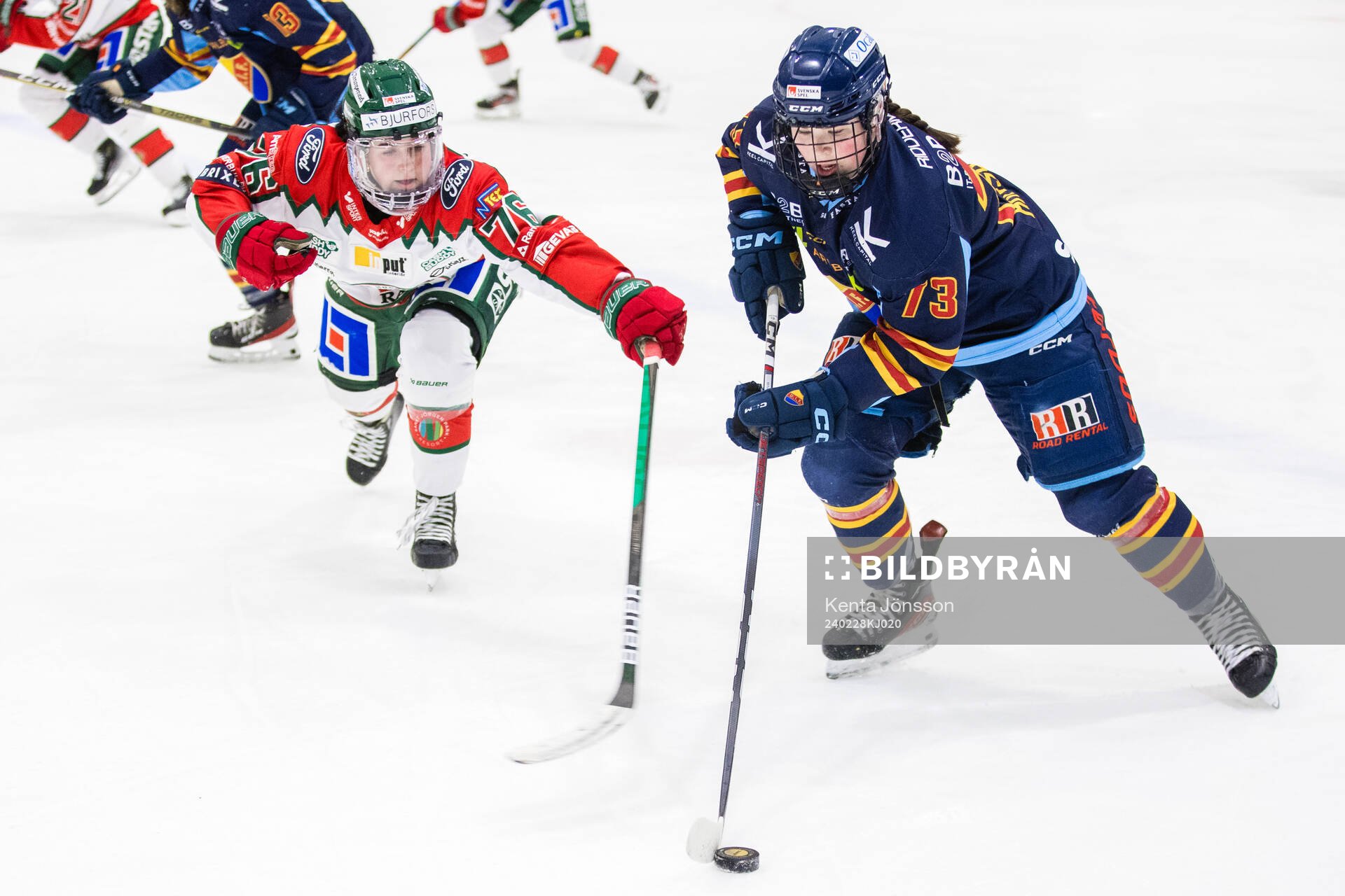 Frölundas Liliane Perreault och Djurgårdens Hana Haasova