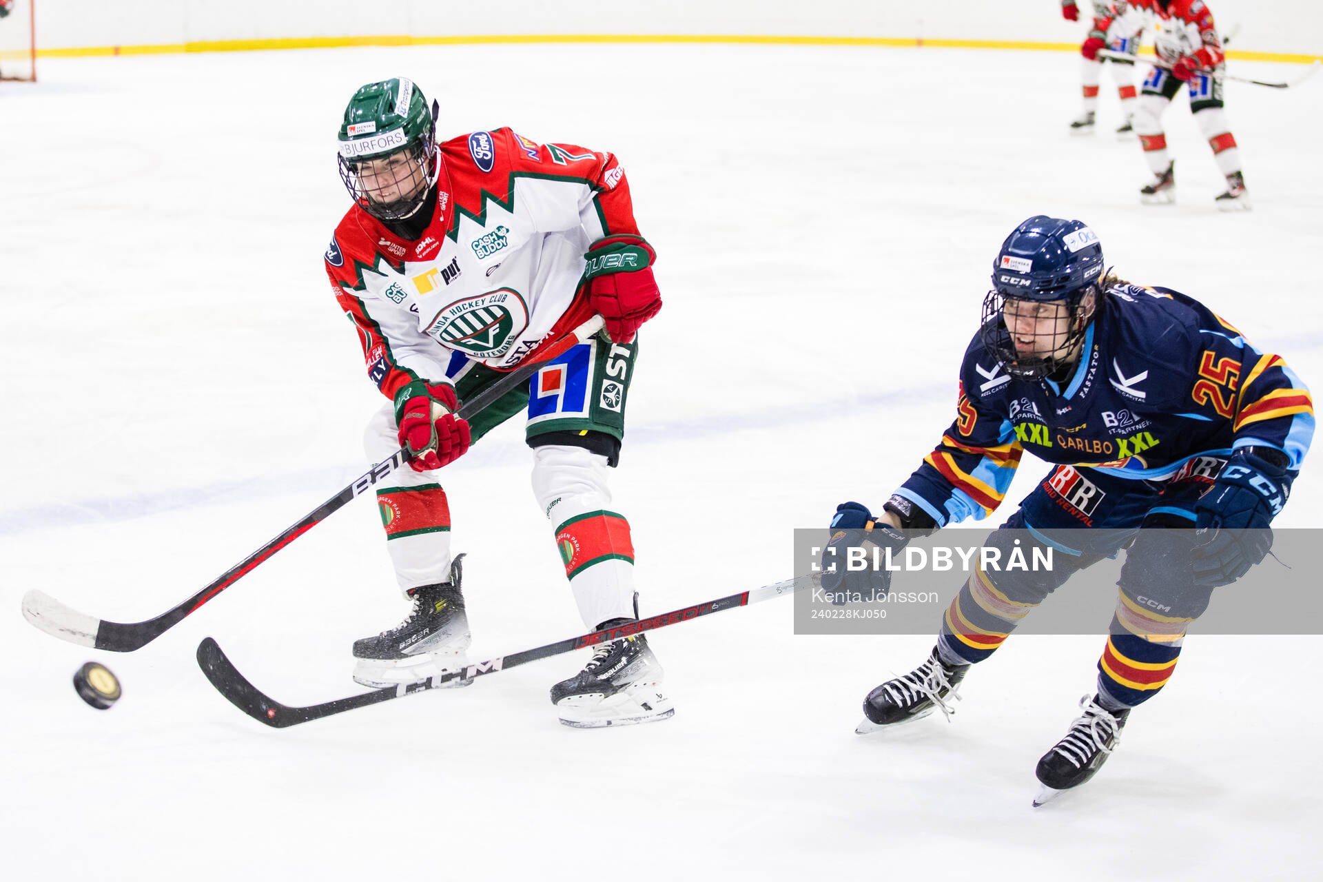 Frölundas Kaitlyn Yearwood och Djurgårdens Sara Säkkinen