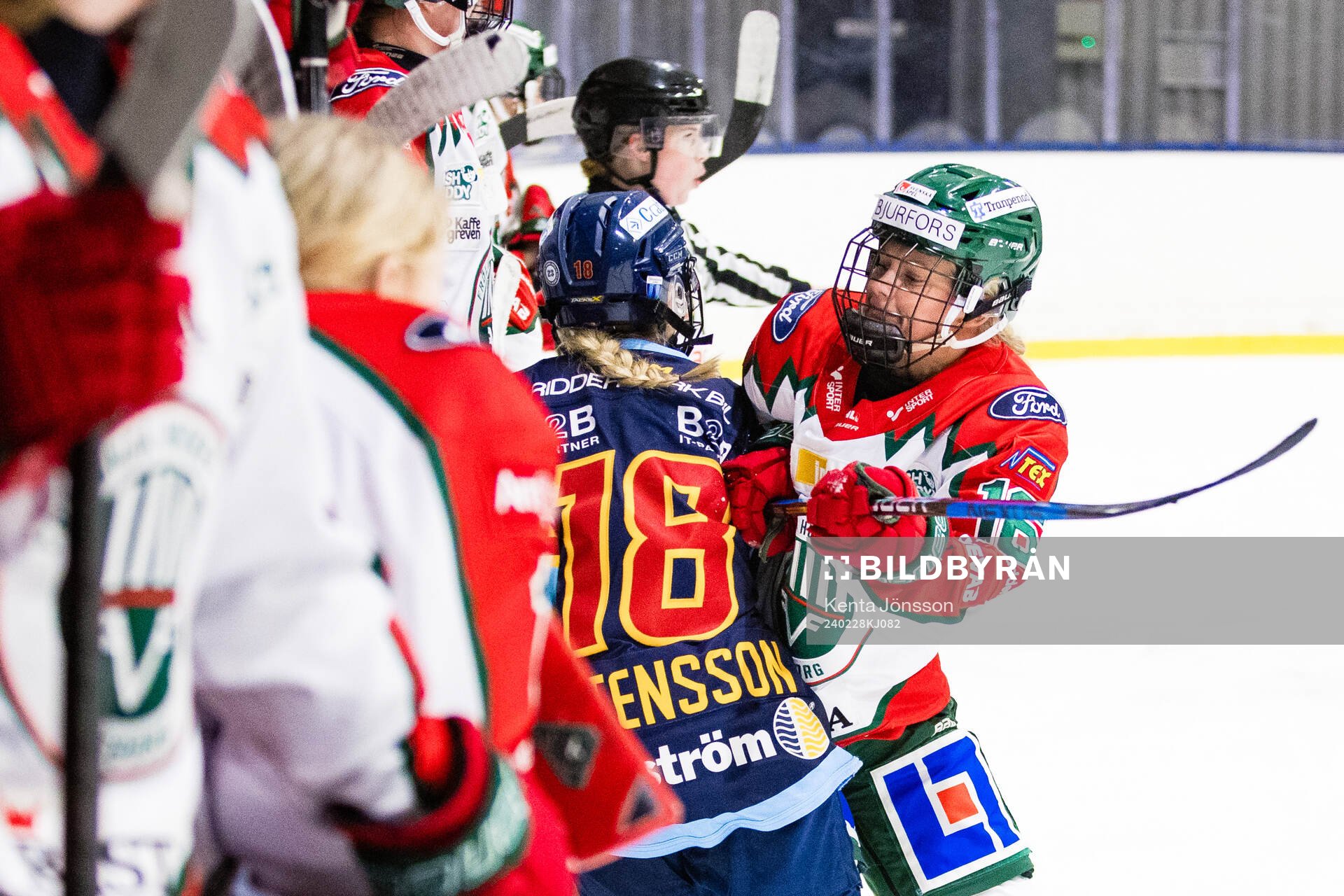 Djurgårdens Alice Östensson och Frölundas Jennifer