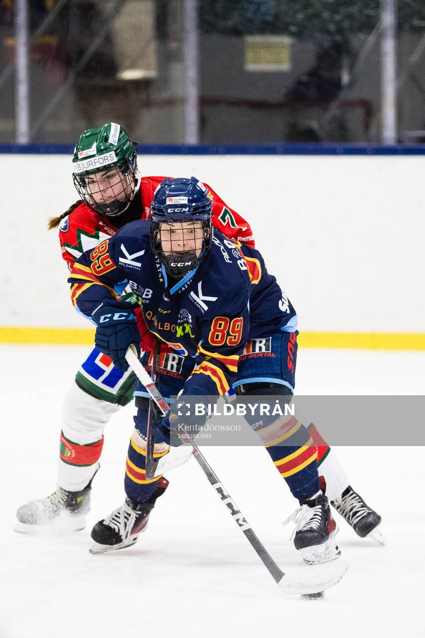Frölundas Kaitlyn Yearwood och Djurgårdens Nicole Hall