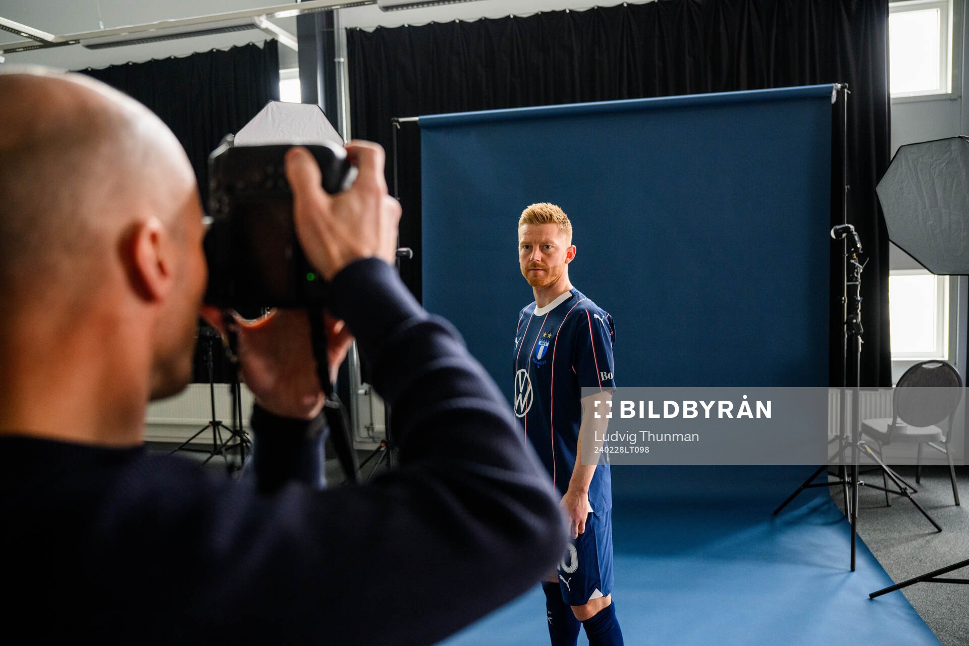 Anders Christiansen under en porträttfotografering med Malmö FF den 28 februari 2024 i Malmö. 