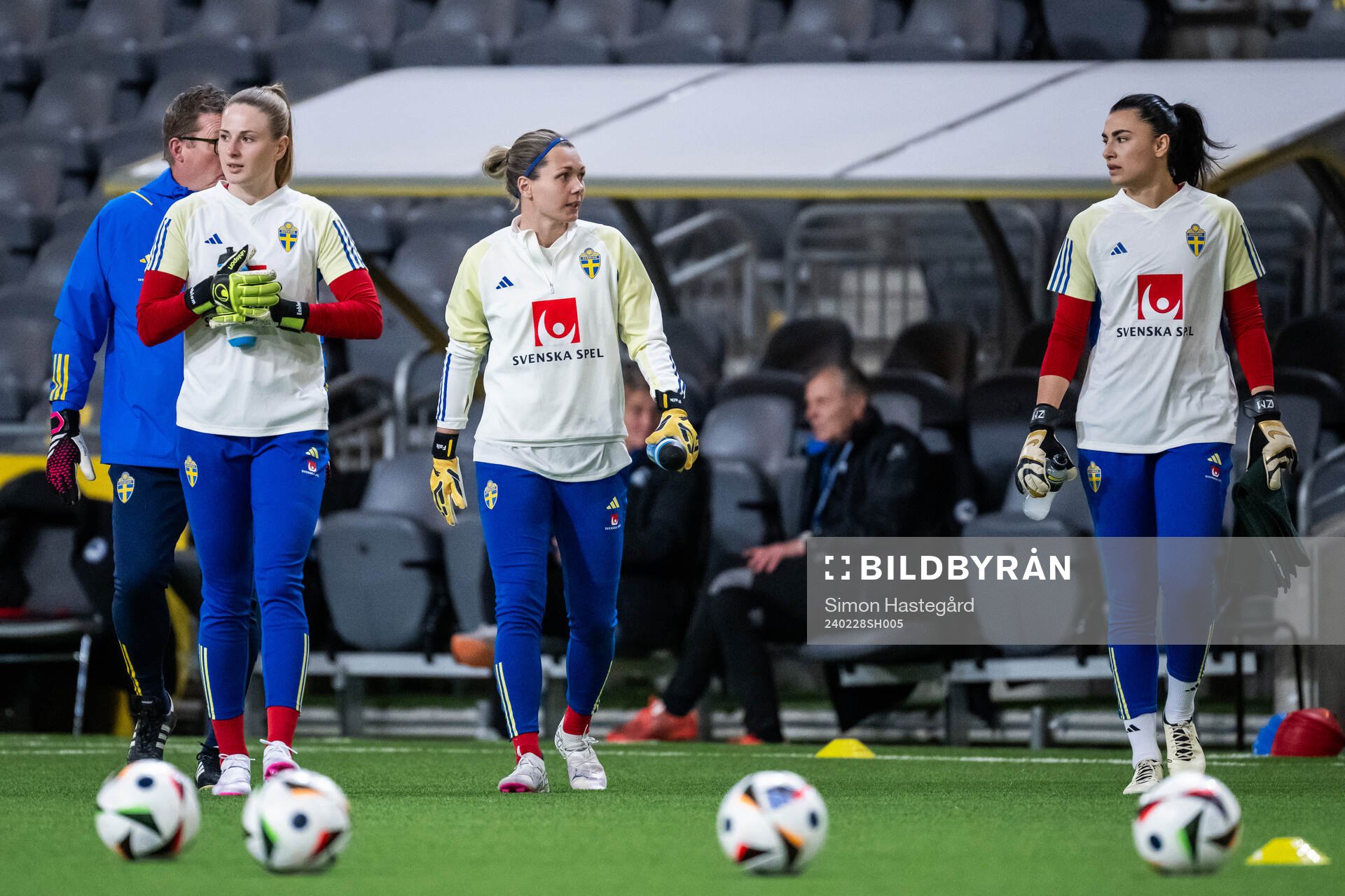 Goalkeepers Tove Enblom, Zecira Musovic and goalkeeper