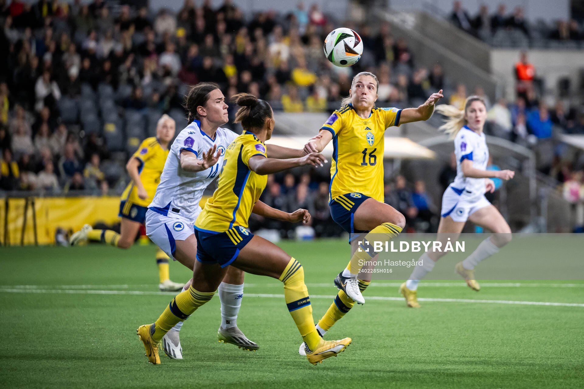 Madelen Janogy and Filippa Angeldahl of Sweden