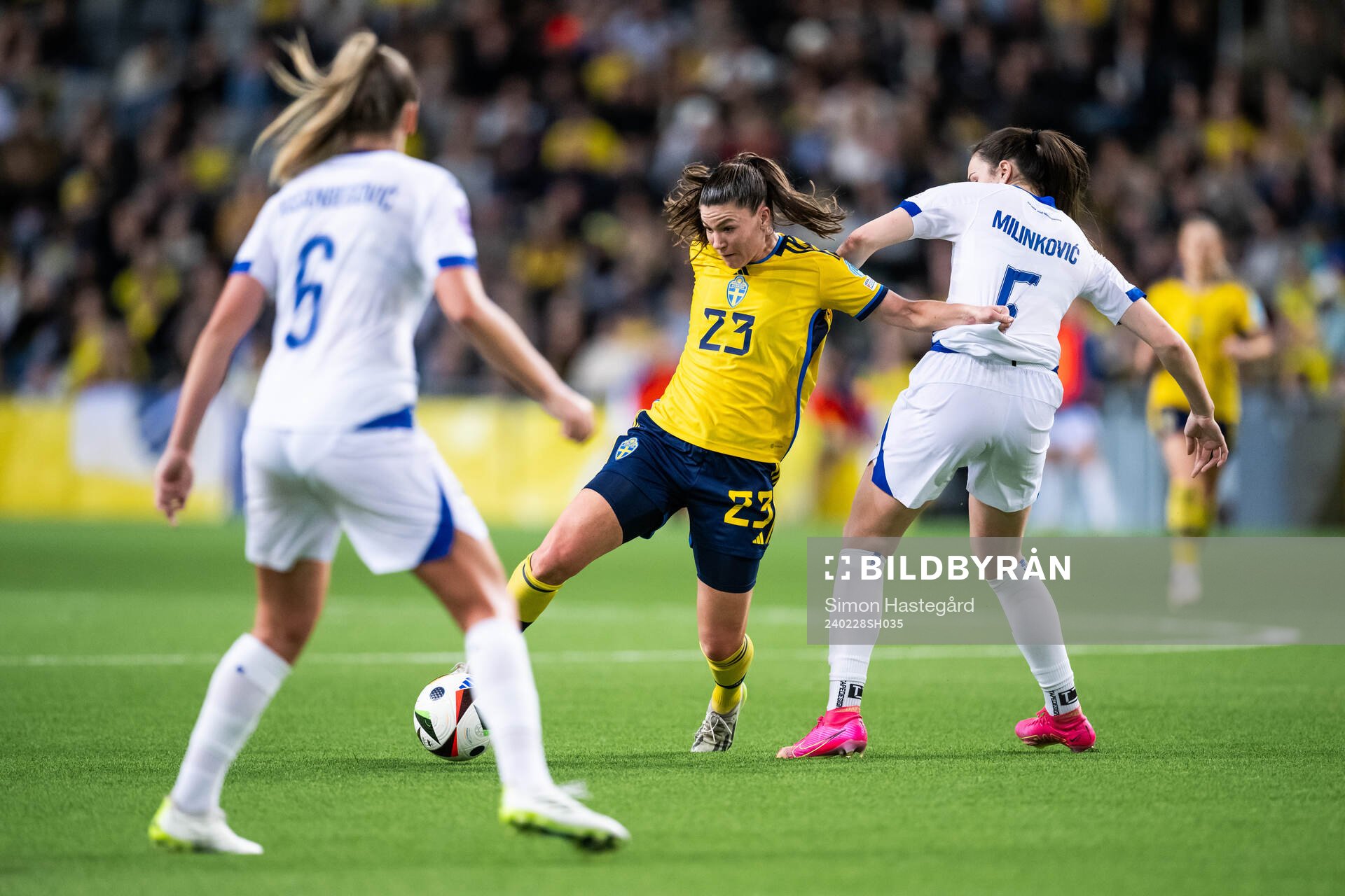 Pauline Hammarlund of Sweden and Marija Milinkovic of