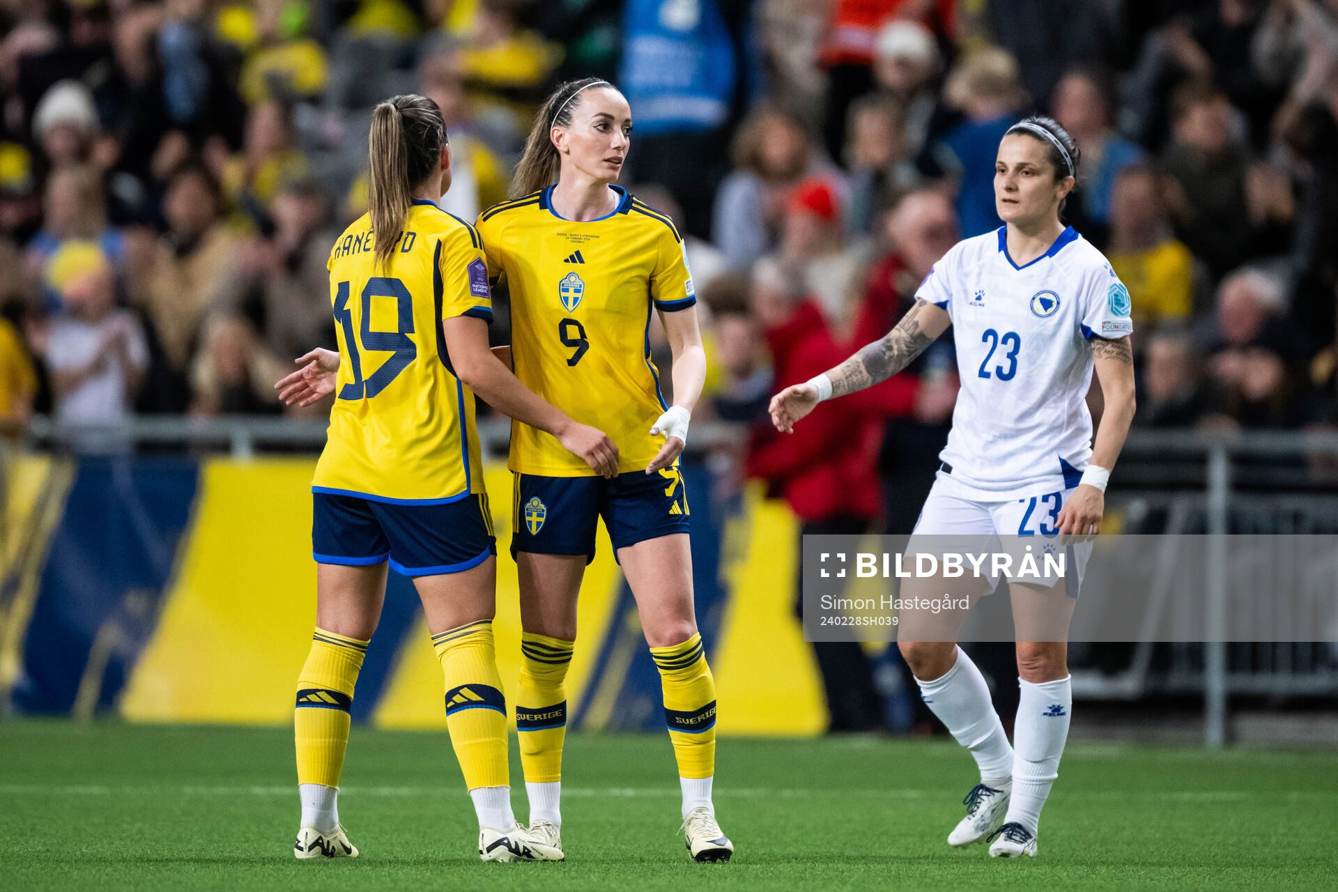 Johanna Rytting Kaneryd and Kosovare Asllani of Sweden