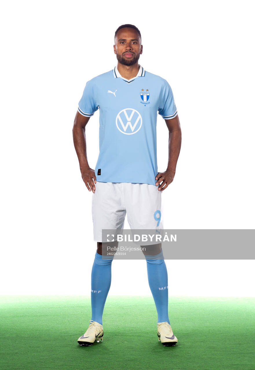 Malmös Isaac Kiese Thelin  poserar för ett porträtt den 28 februari 2024 i Malmö.