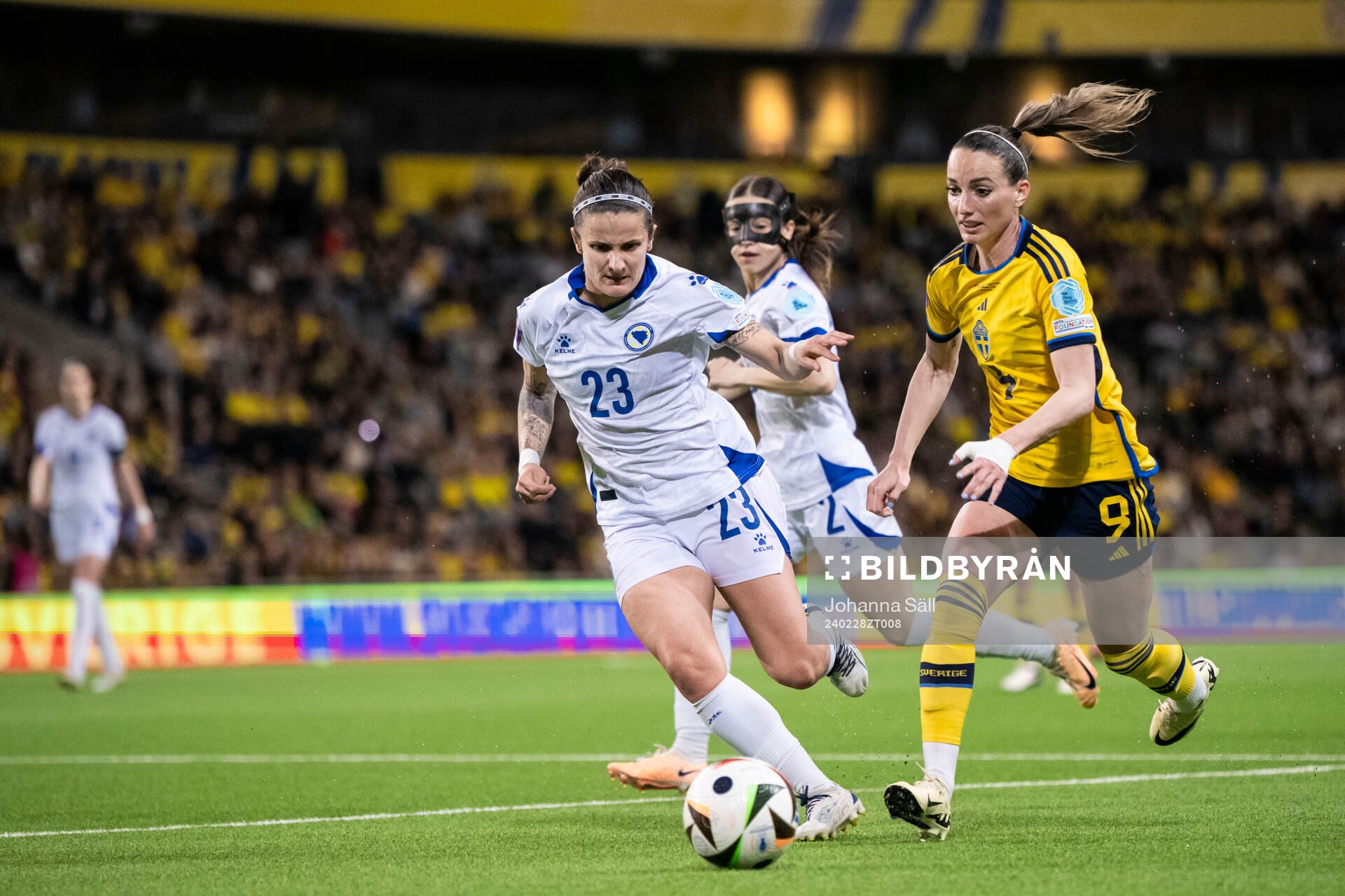 Aida Hadžic of Bosnia and Herzegovina and Kosovare Asllani