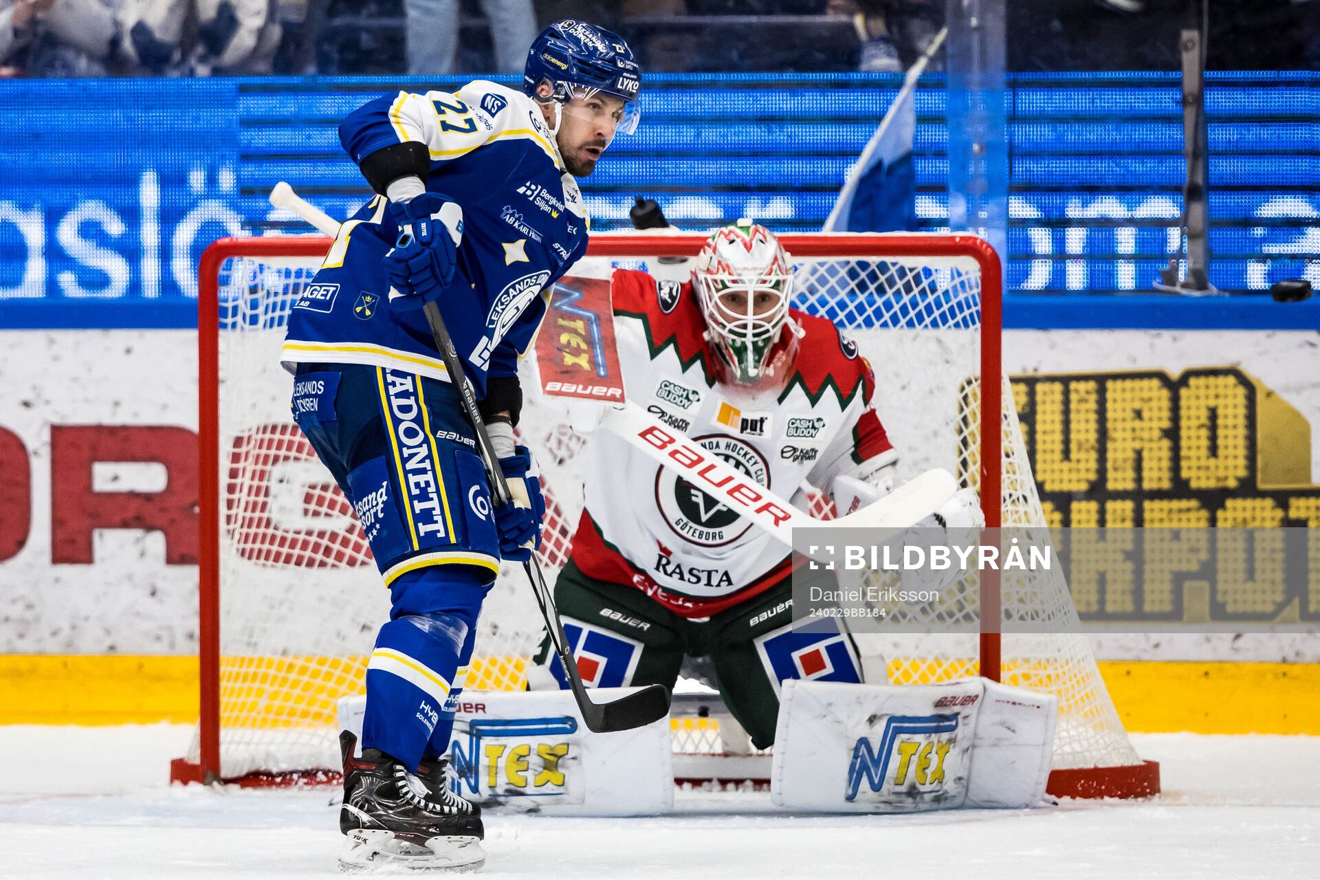Leksands Marek Hrivik och Frölundas målvakt Frans Tuohimaa