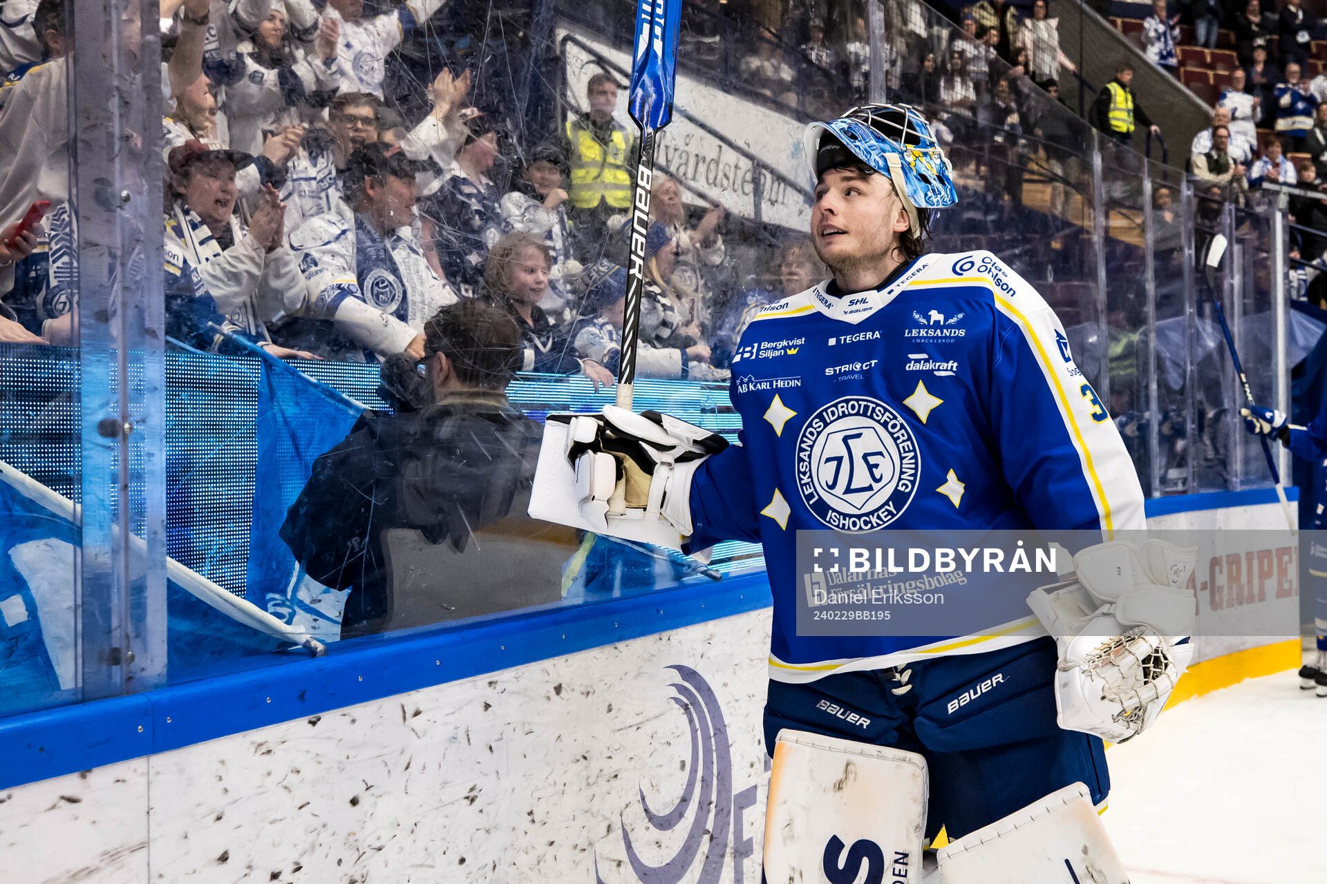 Leksands målvakt Filip Larsson jublar