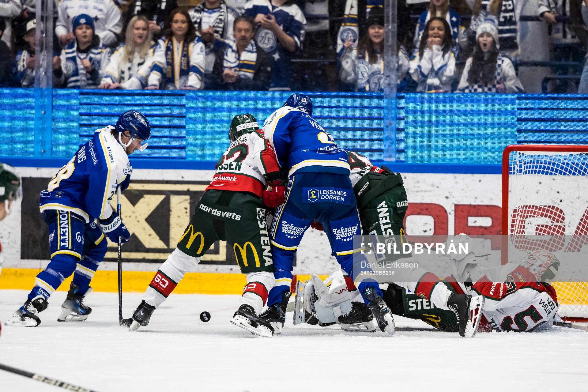 Leksands Justin Glenn Kloos och Frölundas målvakt Frans