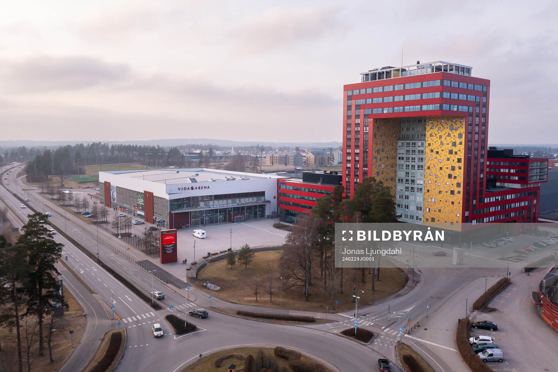 Exteriör vy av Vida arena och Icon-huset