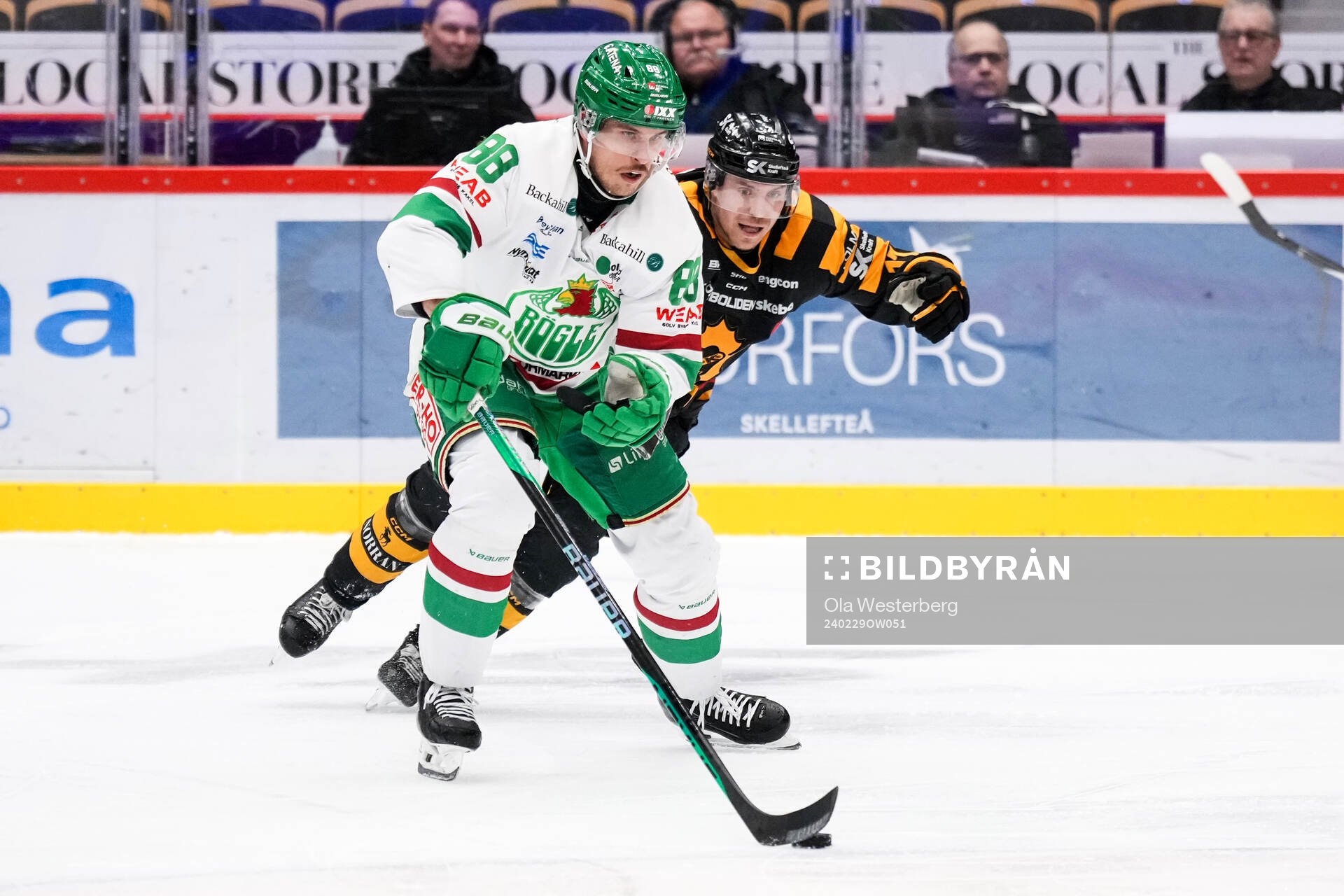 Rögles Brandon Davidson och Skellefteås Pär Lindholm