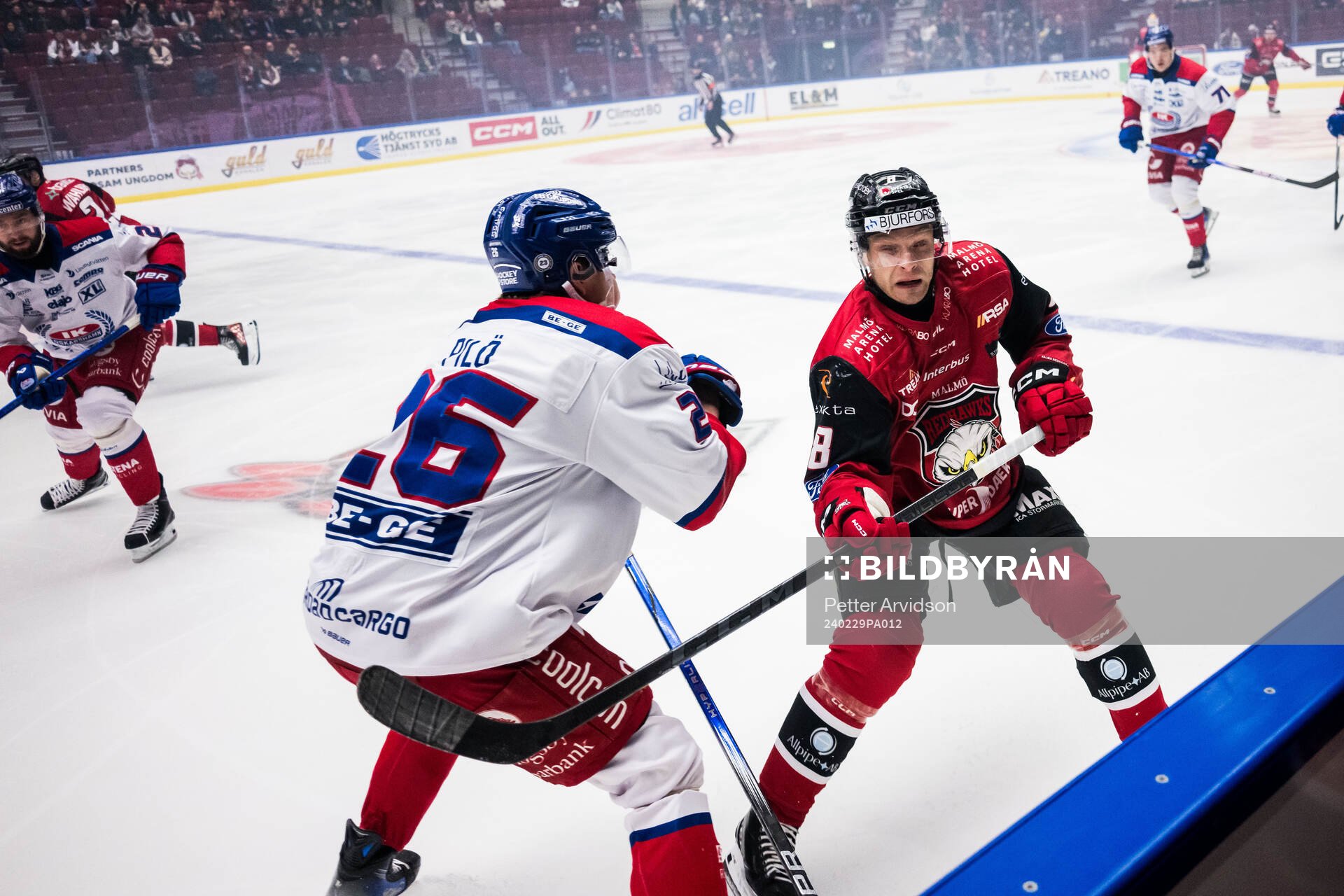 Oskarshamns Lukas Pilö och Malmö Redhawks Johan Olofsson