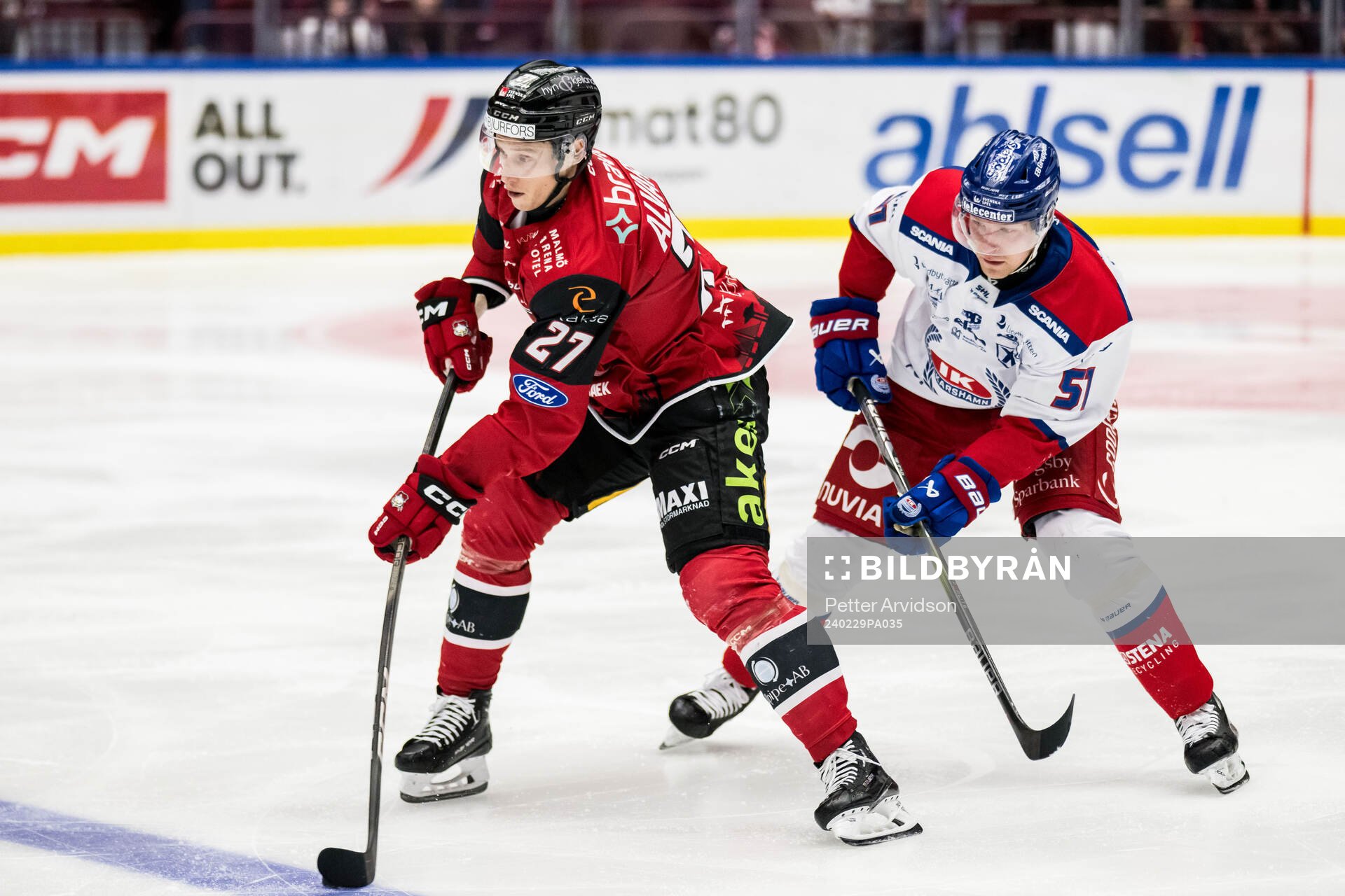 Malmö Redhawks Robin Alvarez och Oskarshamns Markus Nenonen