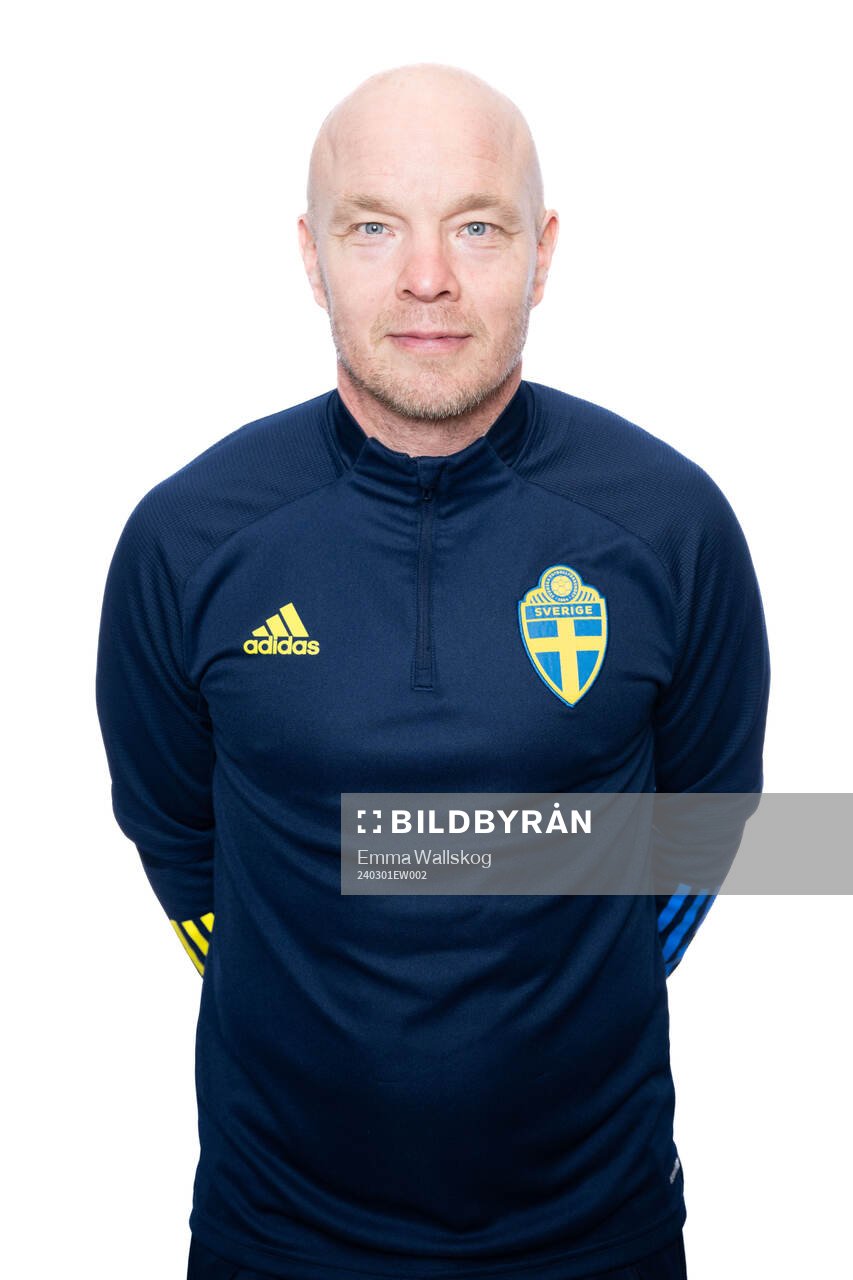 Fredrik Waara, assisterande tränare, poserar för ett porträtt under en fotografering med det svenska P18-landslaget den 1 mars 2024 i Stockholm. 
