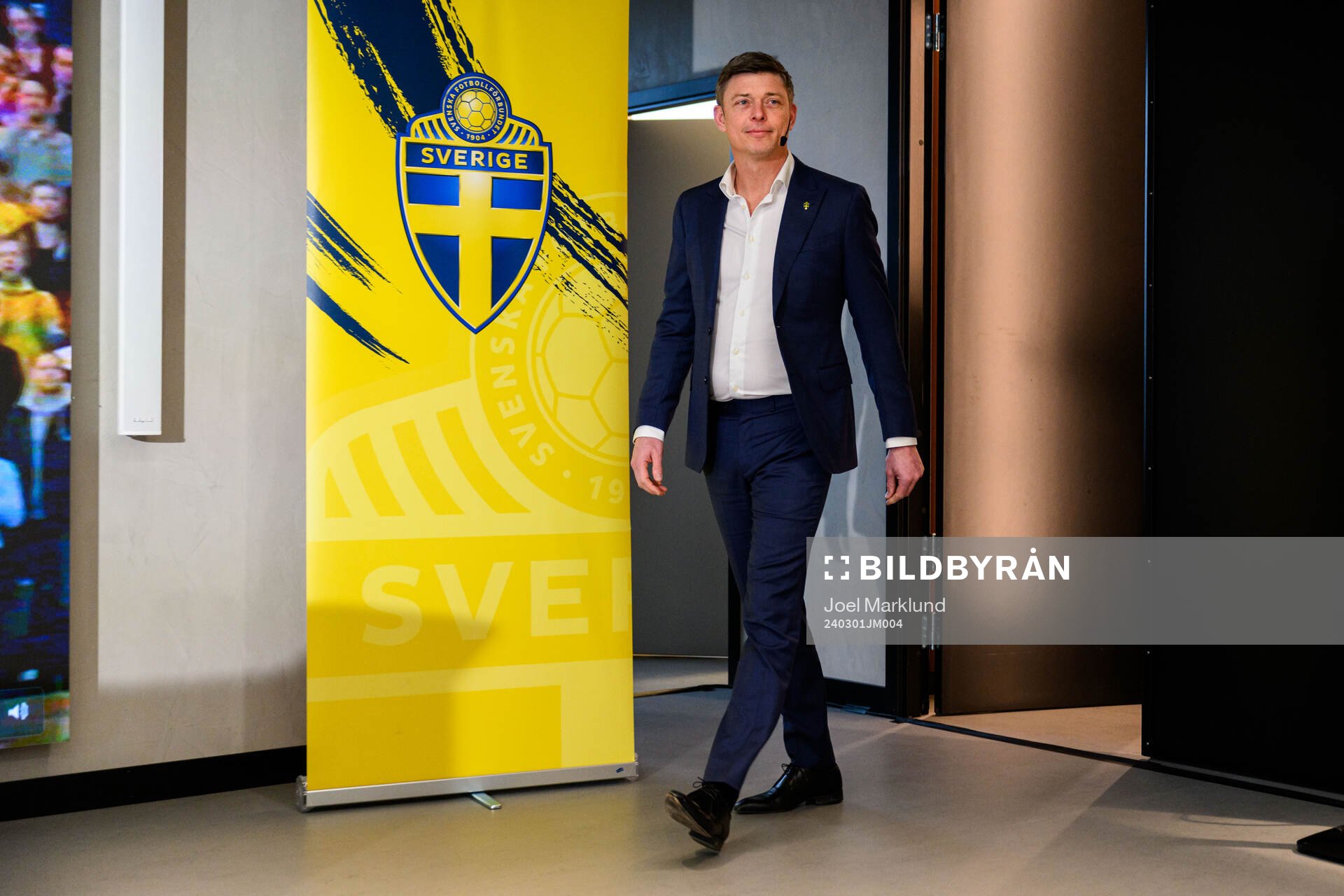 Head coach Jon Dahl Tomasson of the Swedish national