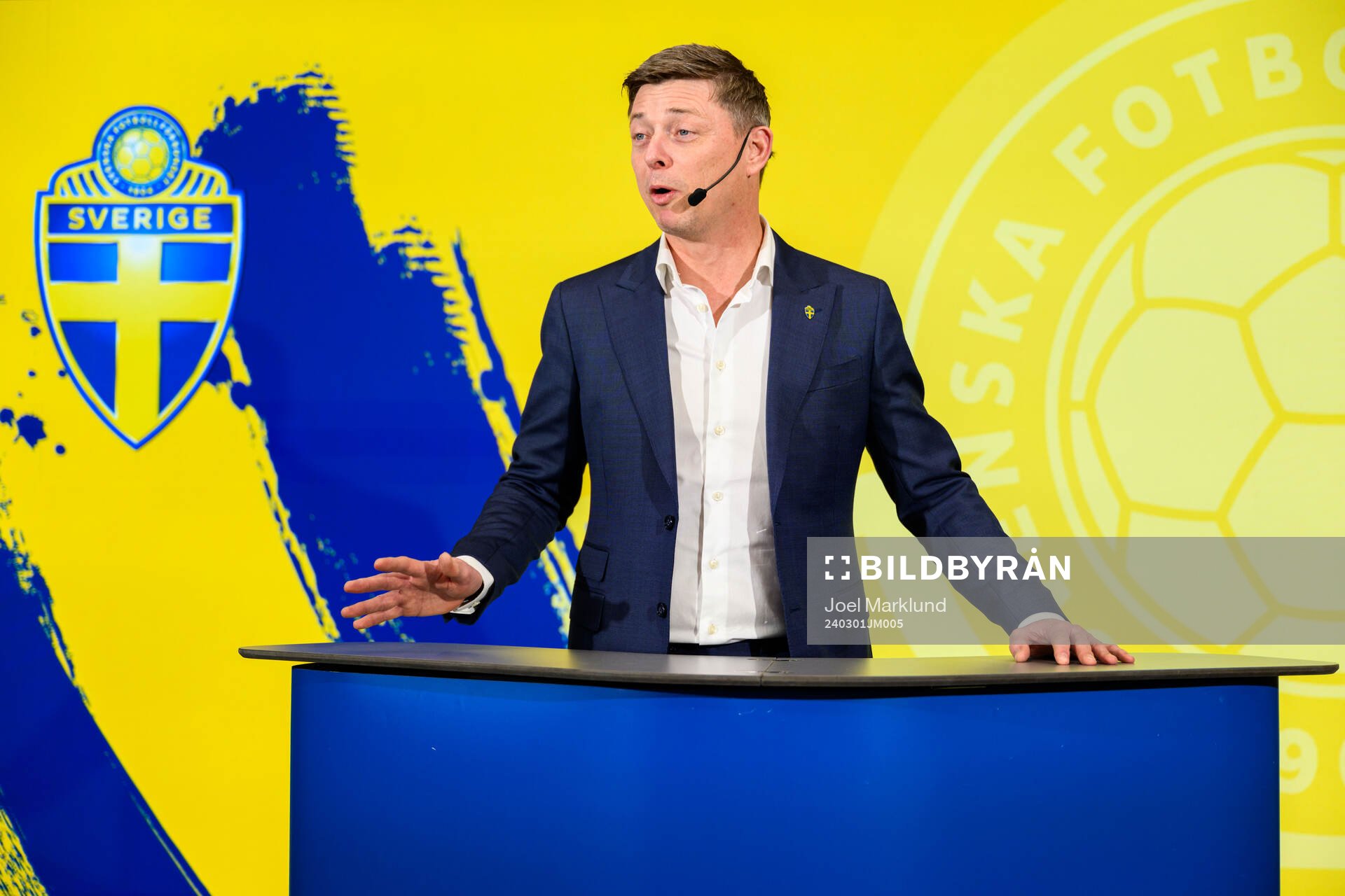 Head coach Jon Dahl Tomasson of the Swedish national