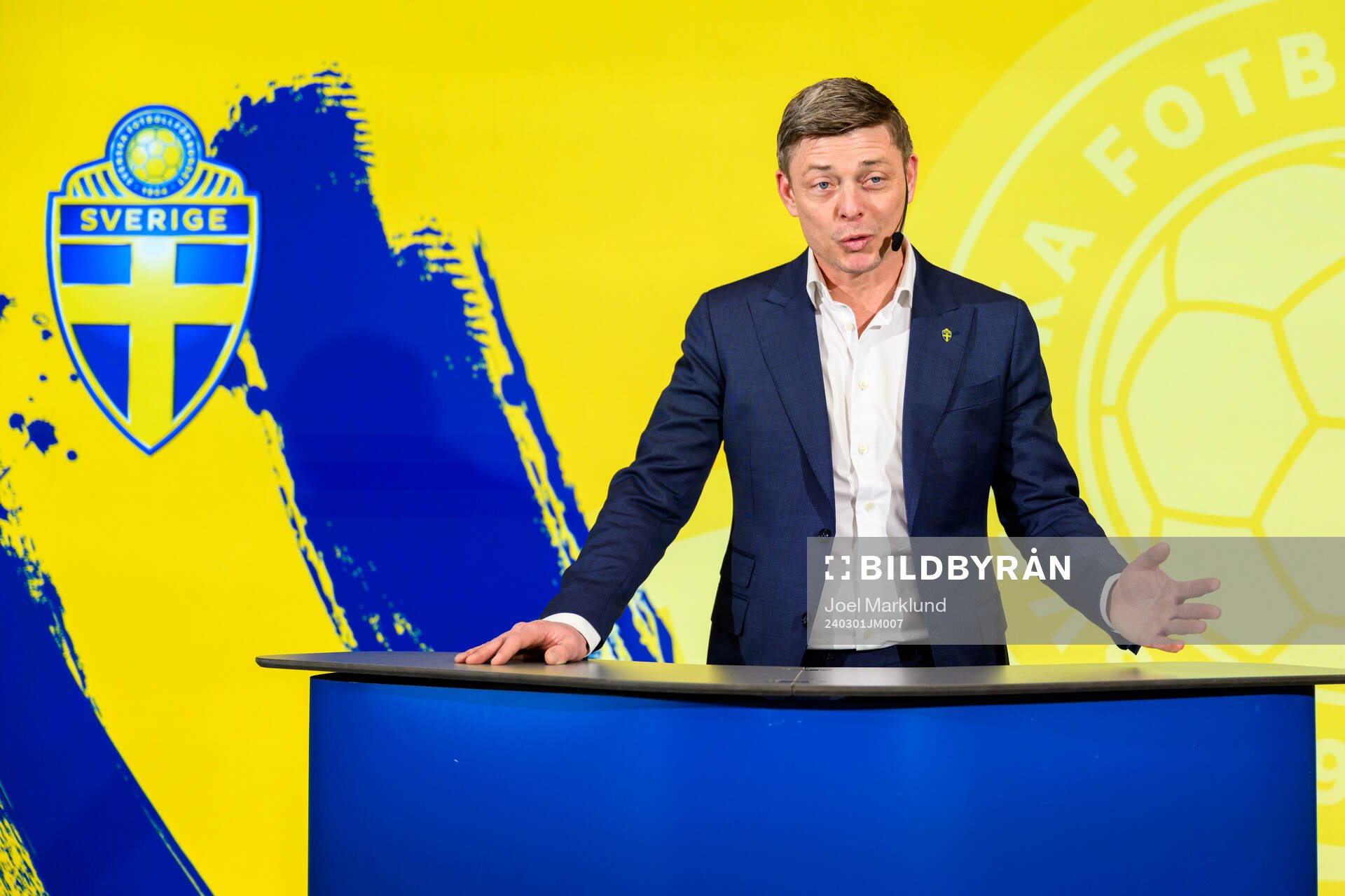 Head coach Jon Dahl Tomasson of the Swedish national