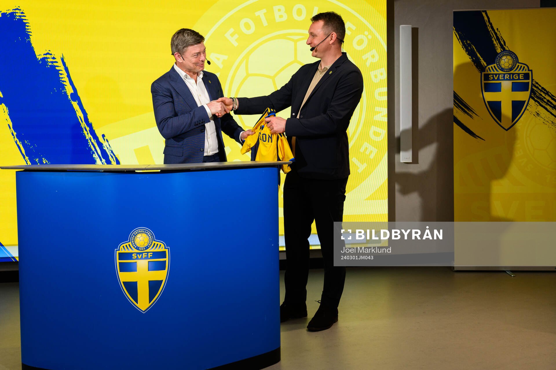 Head coach Jon Dahl Tomasson of the Swedish national