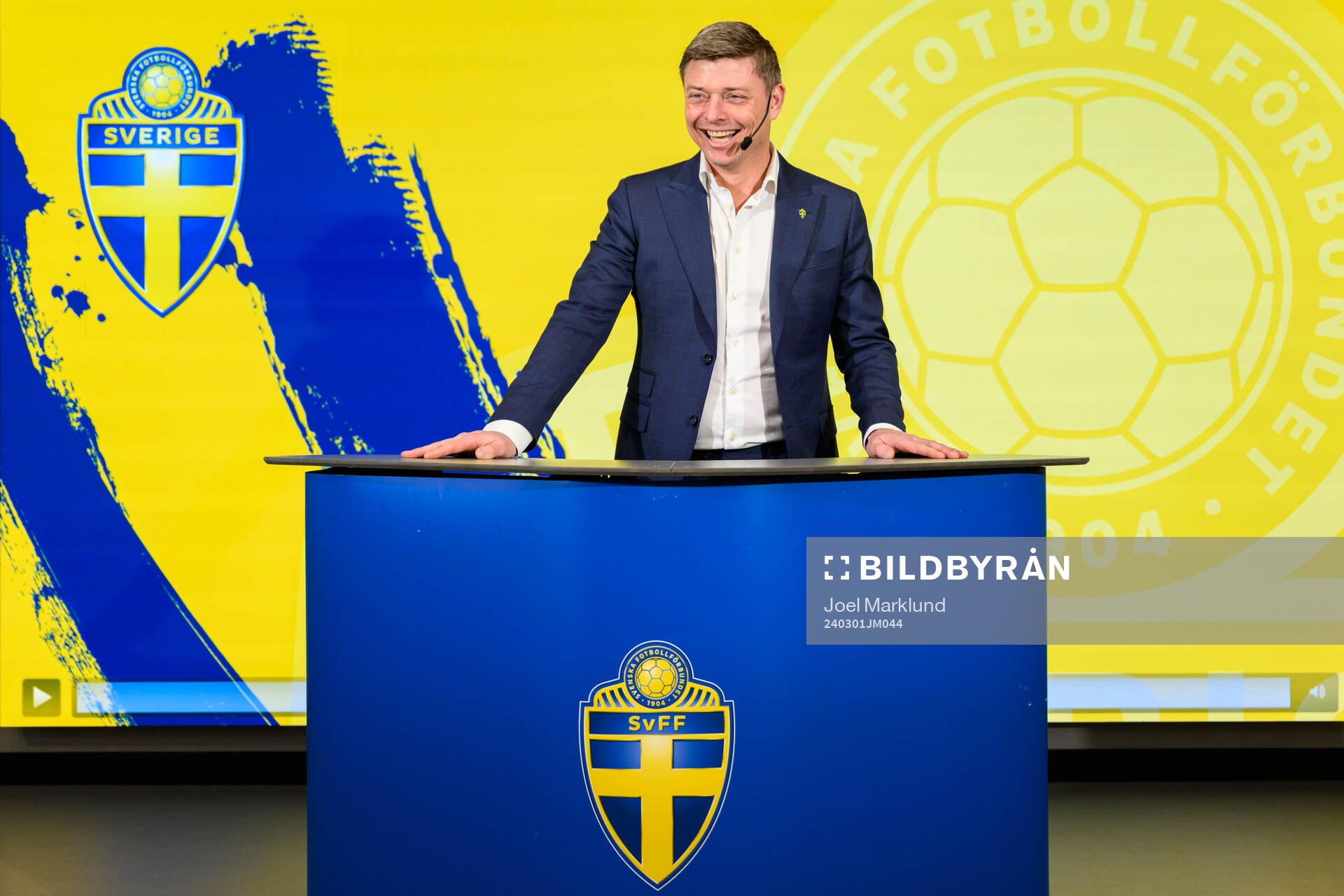 Head coach Jon Dahl Tomasson of the Swedish national