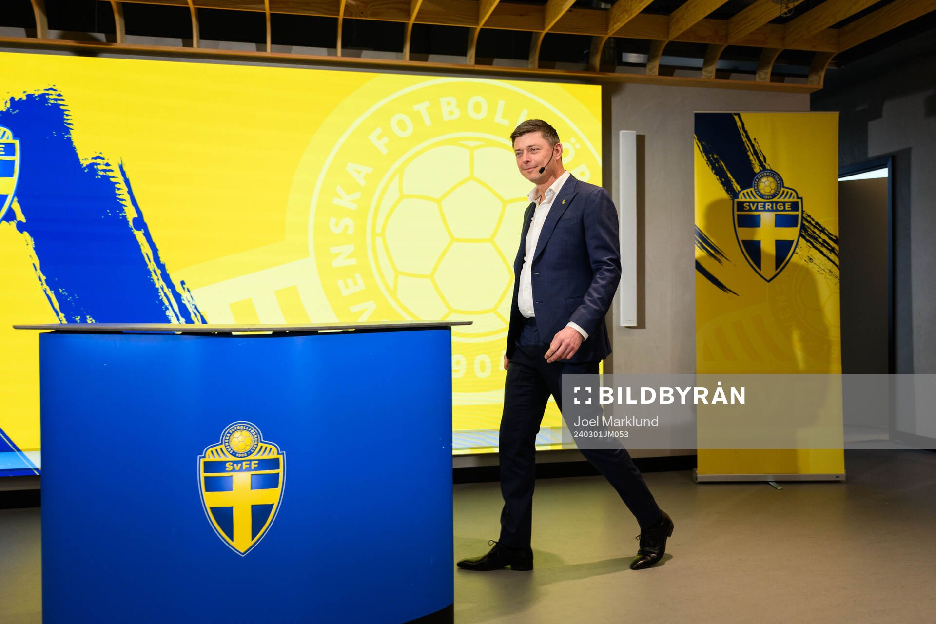 Head coach Jon Dahl Tomasson of the Swedish national