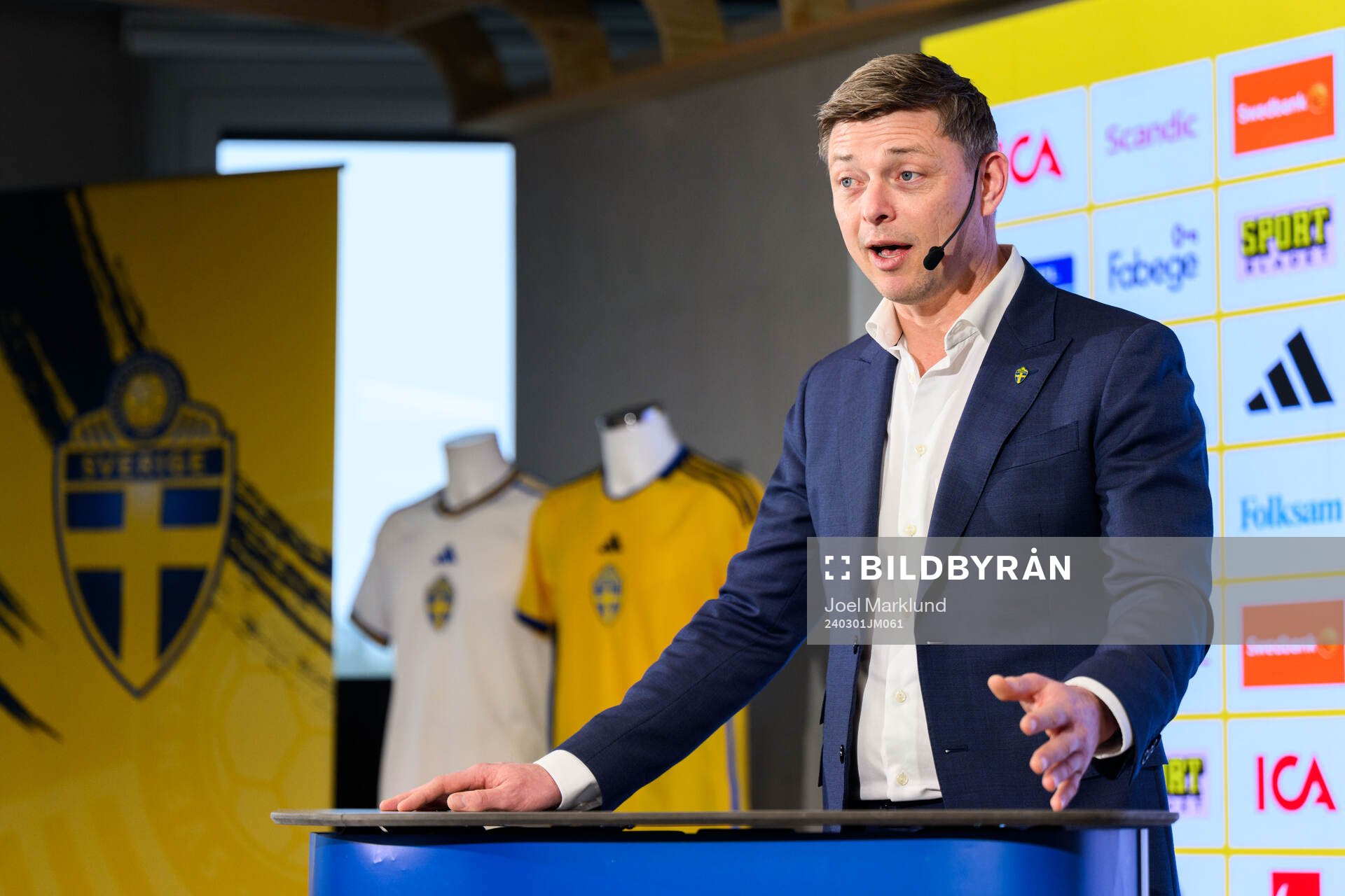 Head coach Jon Dahl Tomasson of the Swedish national