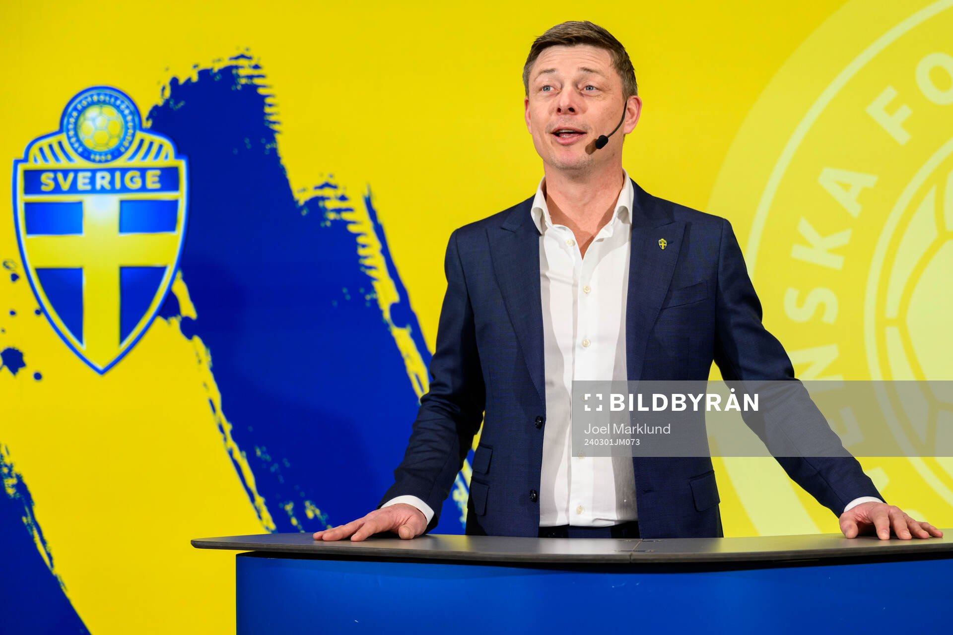 Head coach Jon Dahl Tomasson of the Swedish national