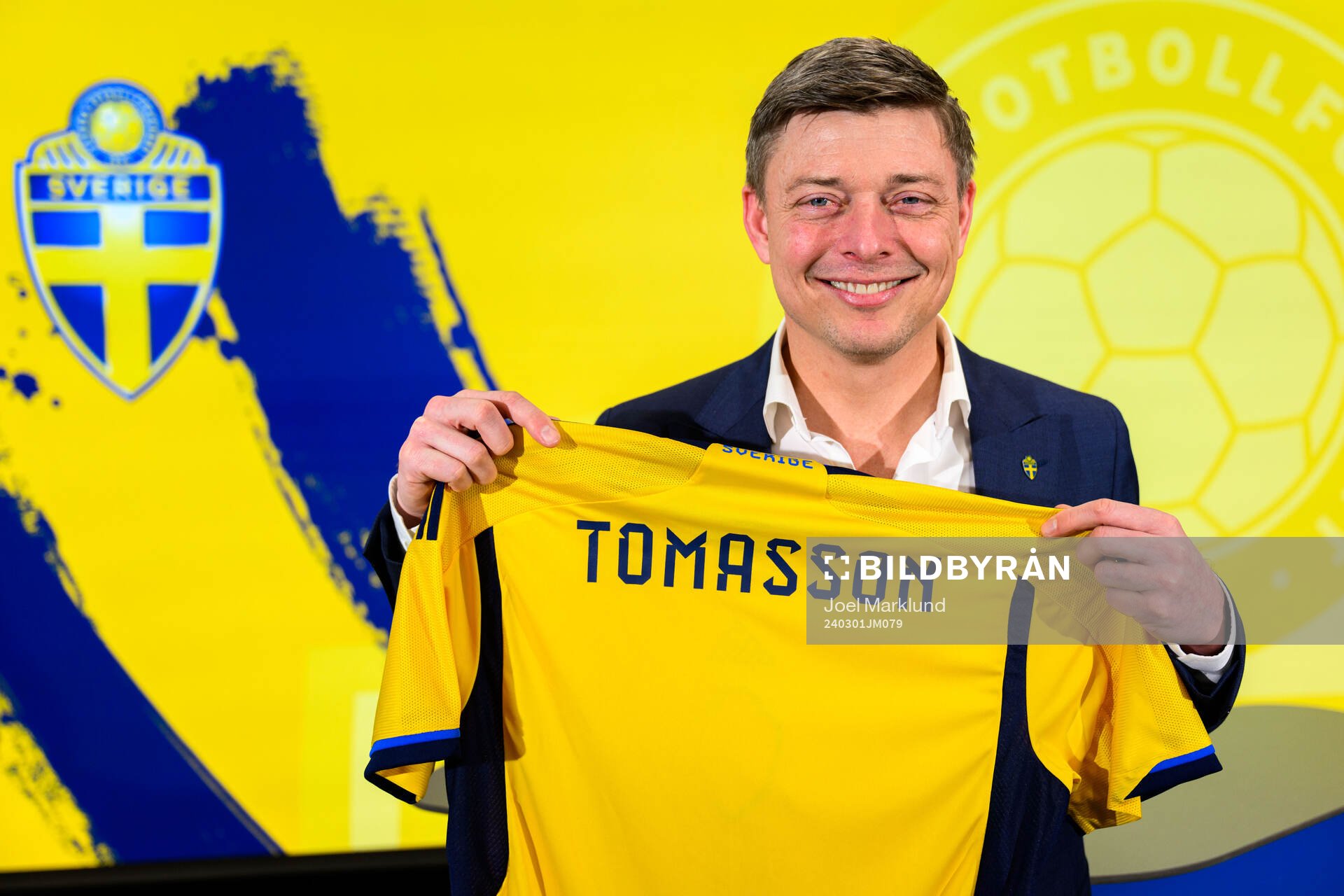 Head coach Jon Dahl Tomasson of the Swedish national