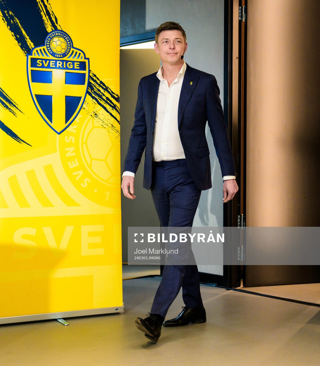 Head coach Jon Dahl Tomasson of the Swedish national