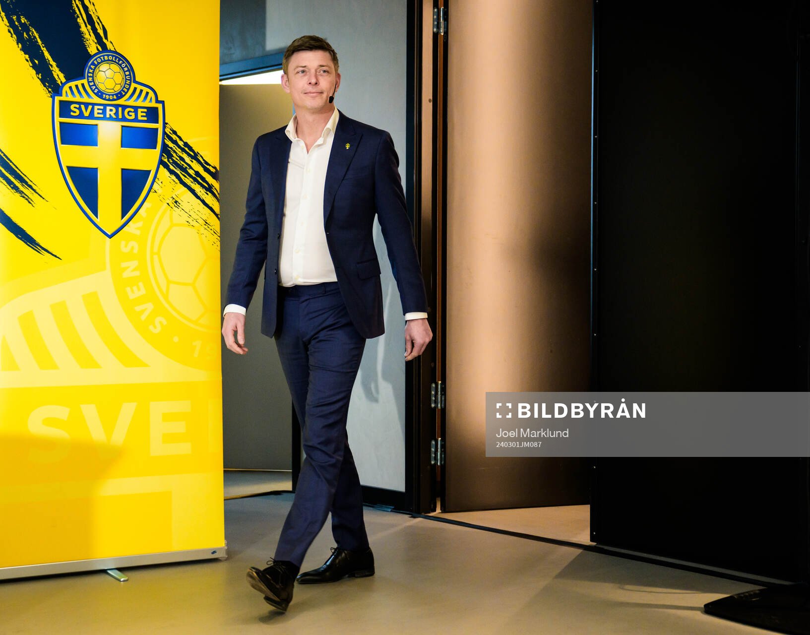 Head coach Jon Dahl Tomasson of the Swedish national