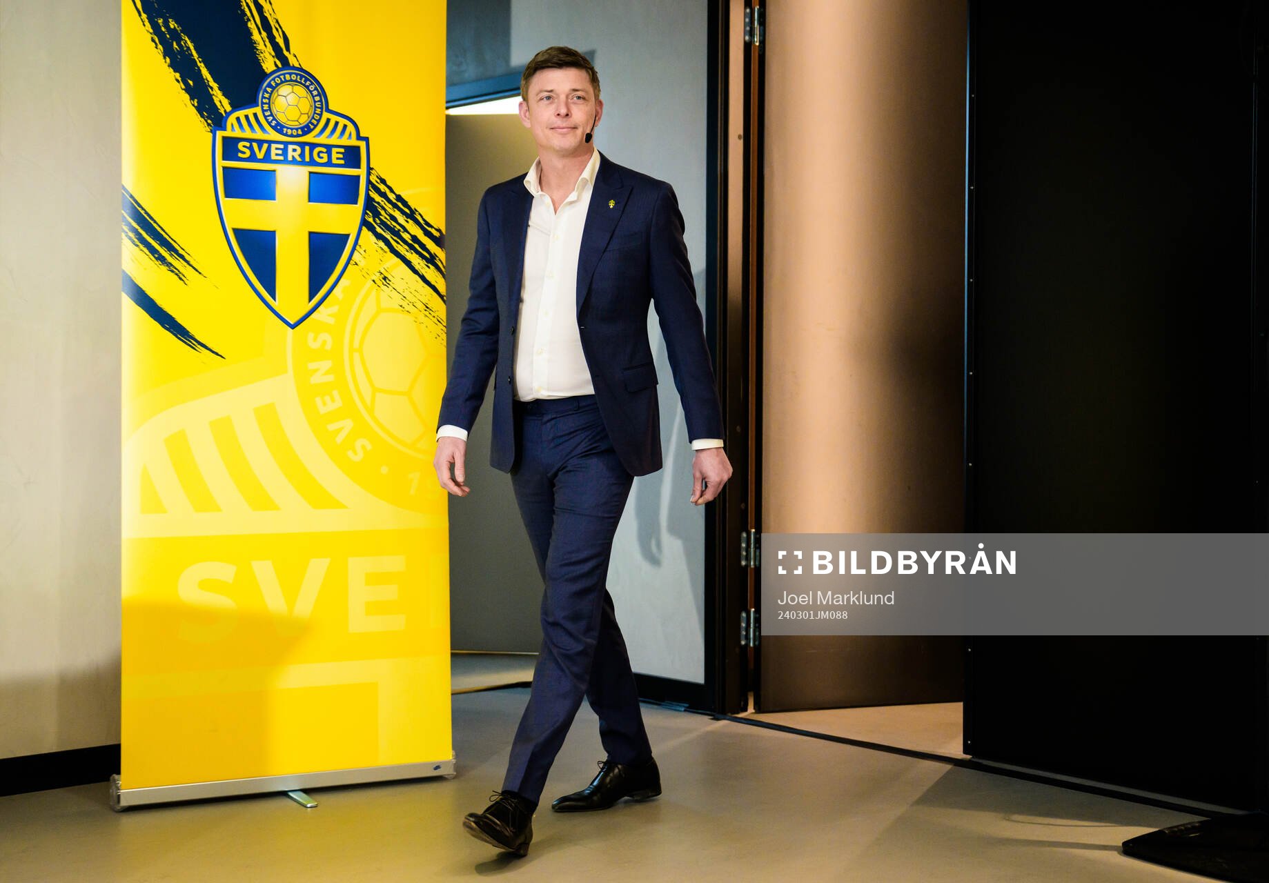 Head coach Jon Dahl Tomasson of the Swedish national