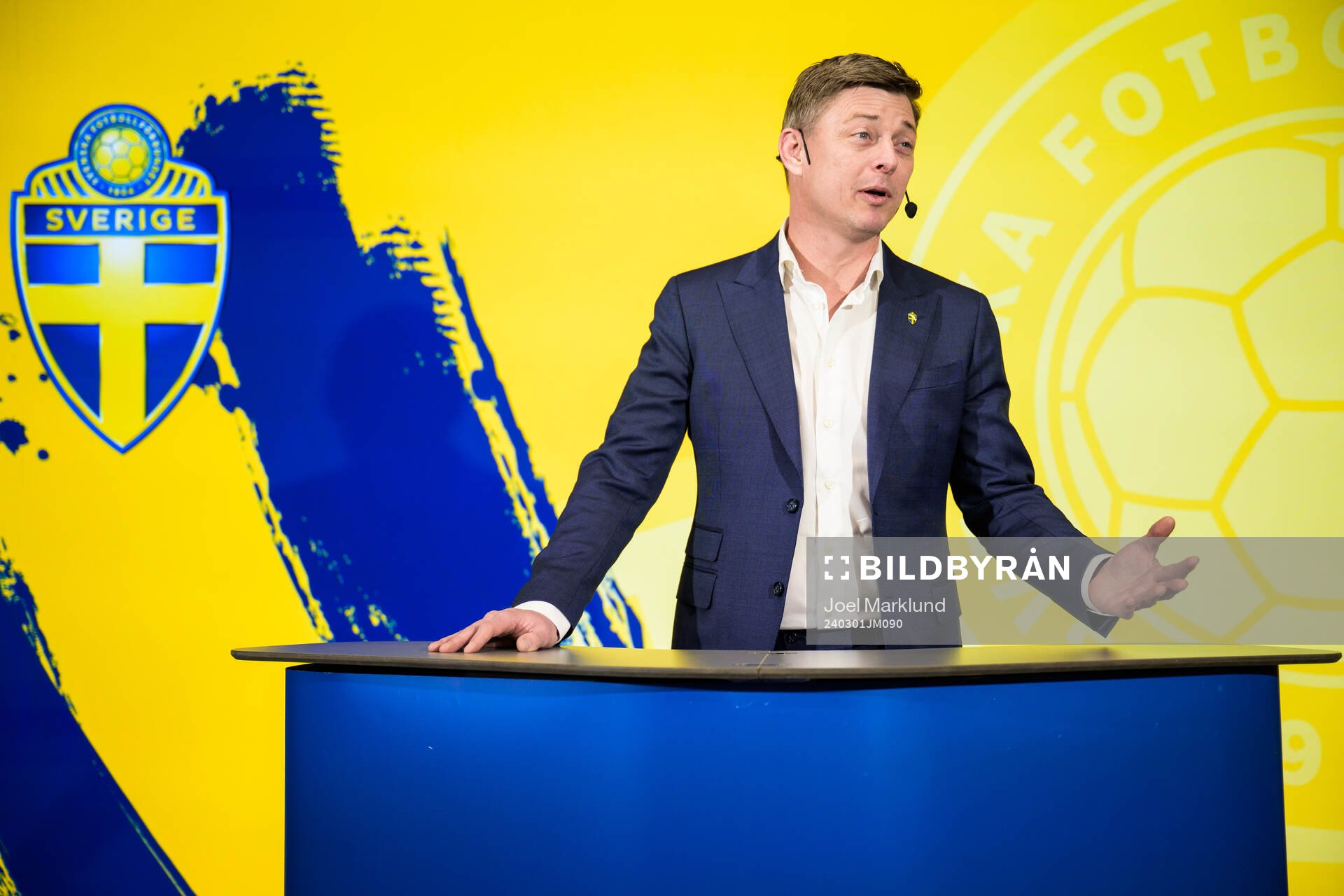 Head coach Jon Dahl Tomasson of the Swedish national