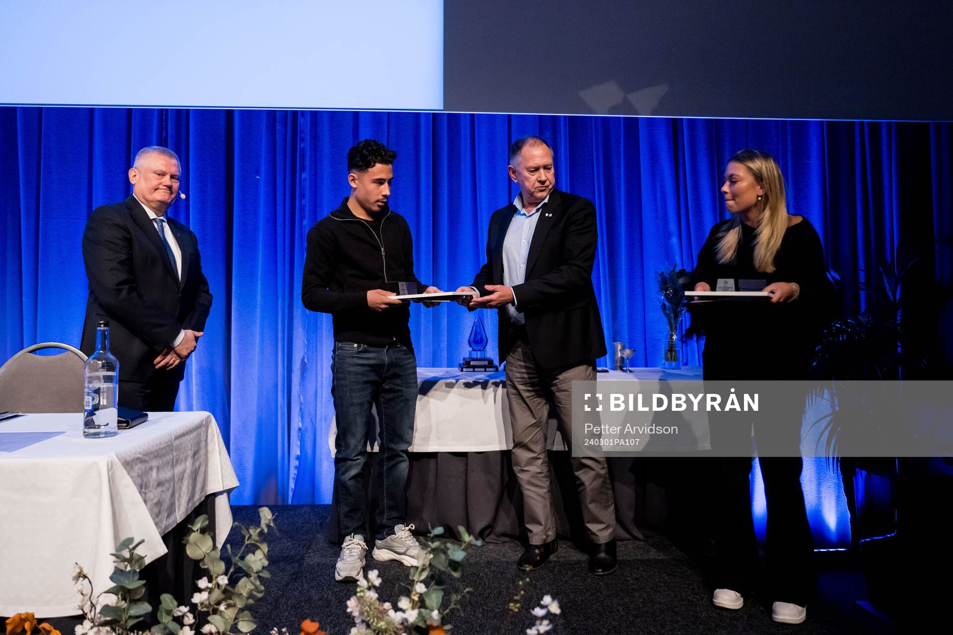 Stefan Hult uppmärksammar Adrian Skogmar och Ia Berglund