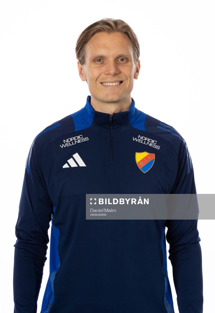 Djurgårdens naprapat-ortopedtekniker Anton Hagberg poserar för ett porträtt den 1 mars 2024 i Stockholm.