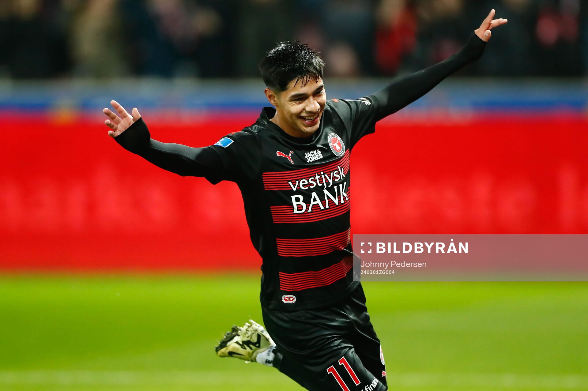 Dario Ororio of Midtjylland celebrates