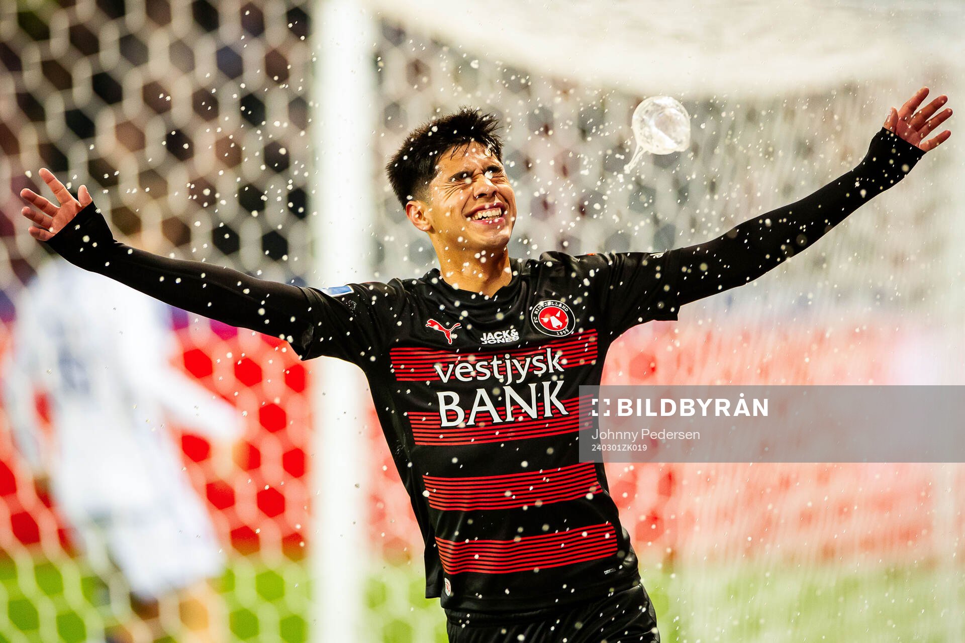 Dario Ororio of Midtjylland celebrates