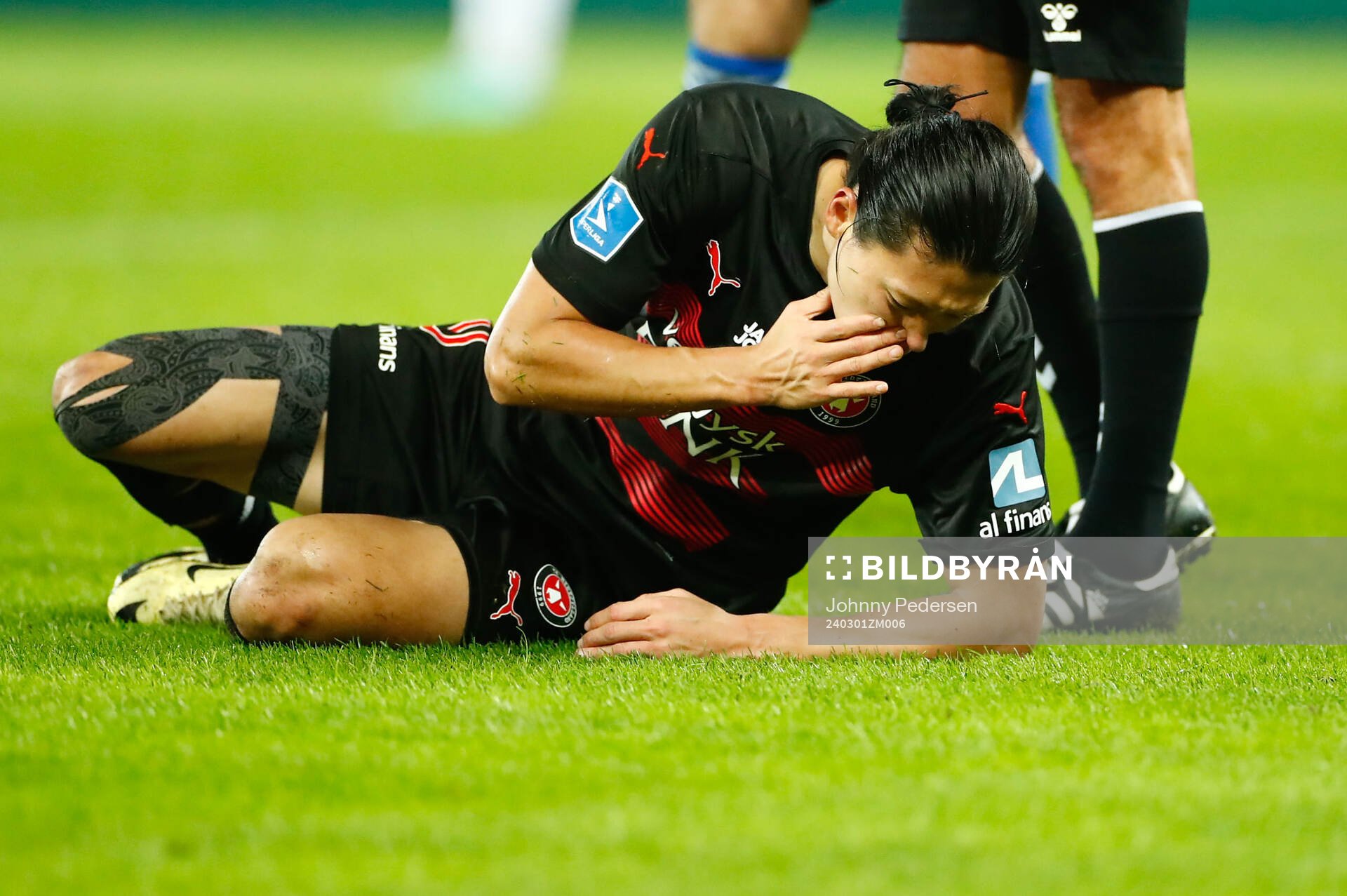 Gue-Sung Cho of Midtjylland in pain